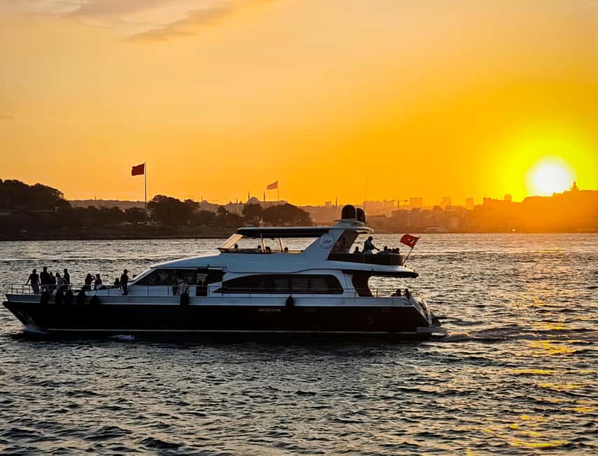 イスタンブール：ライブガイド付きボスポラス海峡サンセットヨット