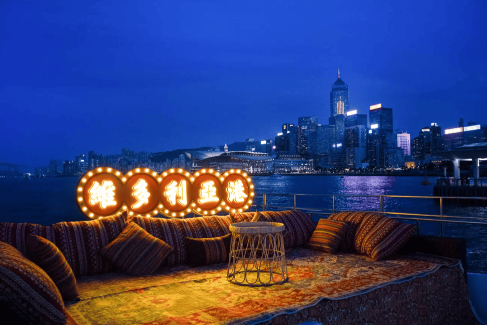 香港：ビクトリアハーバークルーズ（ライブガイドと写真付き