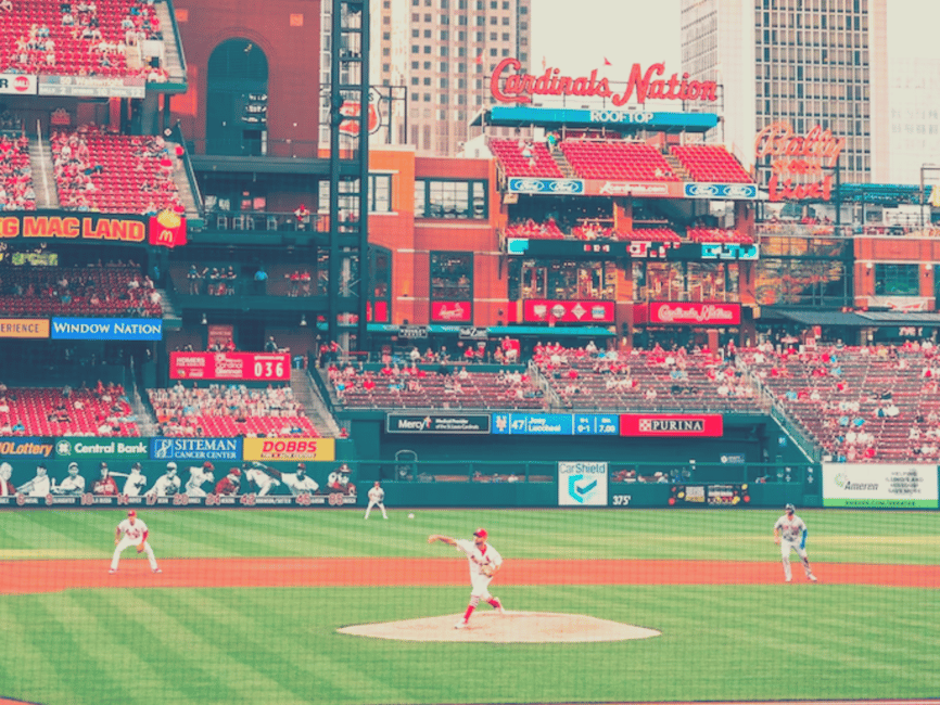 ブッシュ・スタジアムでのセントルイス・カージナルス戦 | GetYourGuide