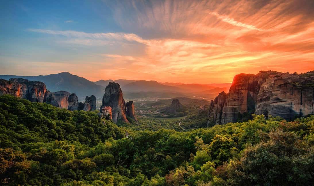 Meteora: Guided Sunset Tour with Monasteries and Caves Visit