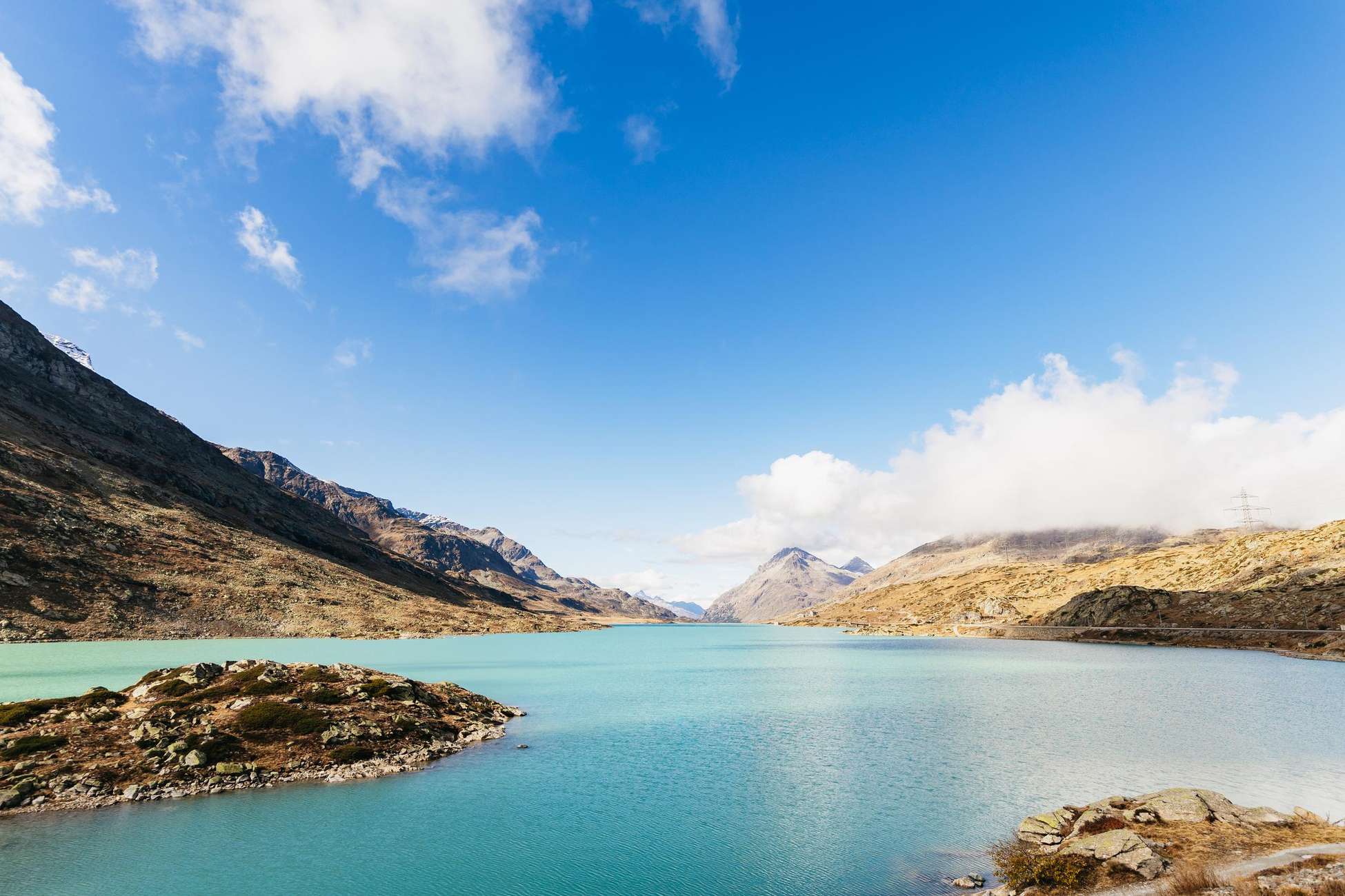 Trein over viaduct in Zwitserland tijdens Bernina Express route