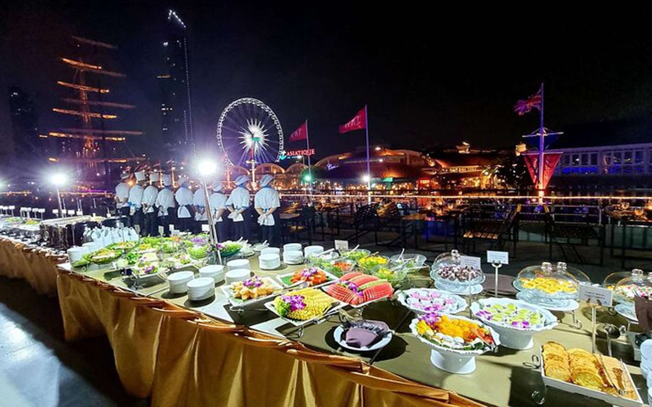Food on The Luxury White Cruise