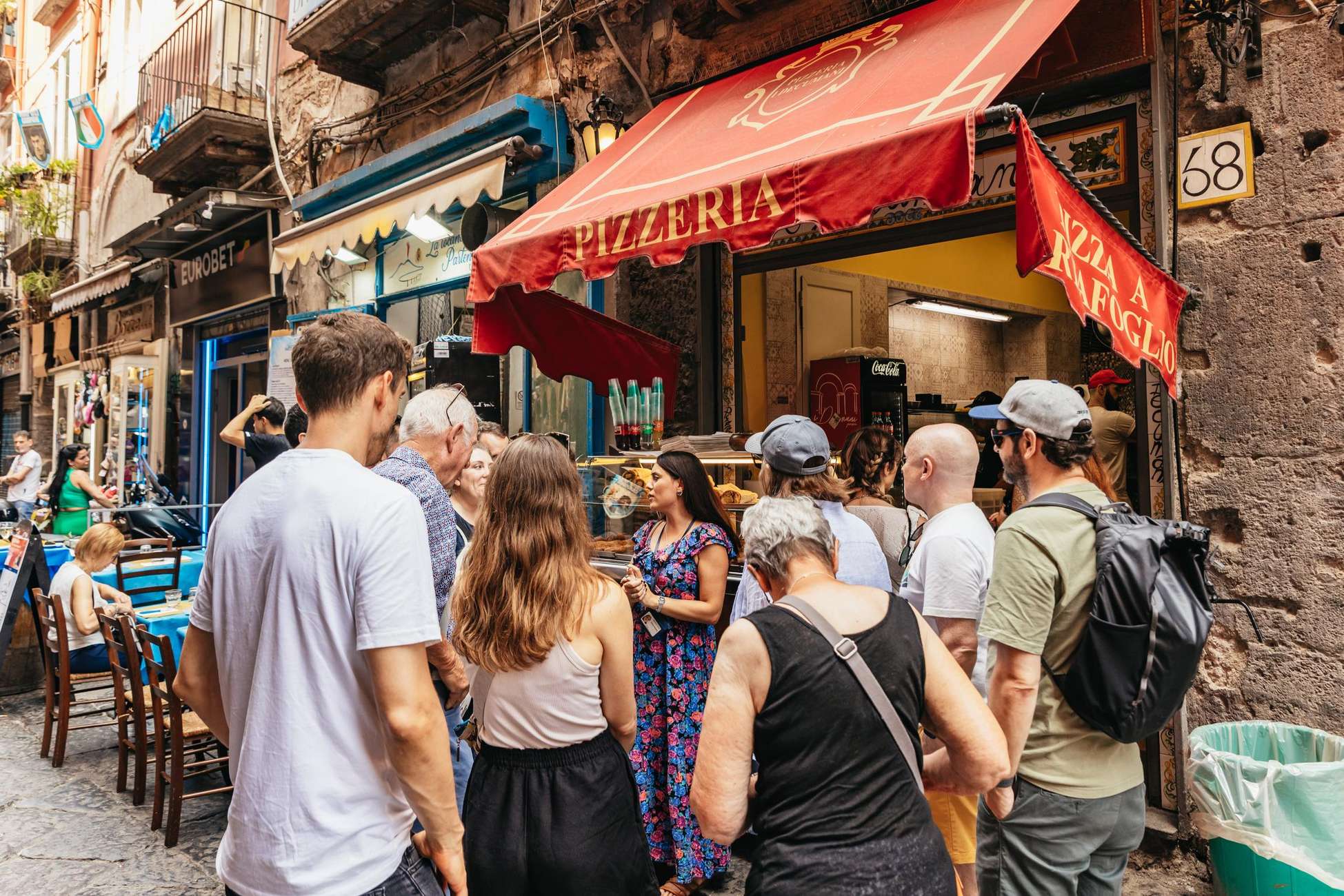 Proeverij van lokale gerechten tijdens een foodtour door Napels