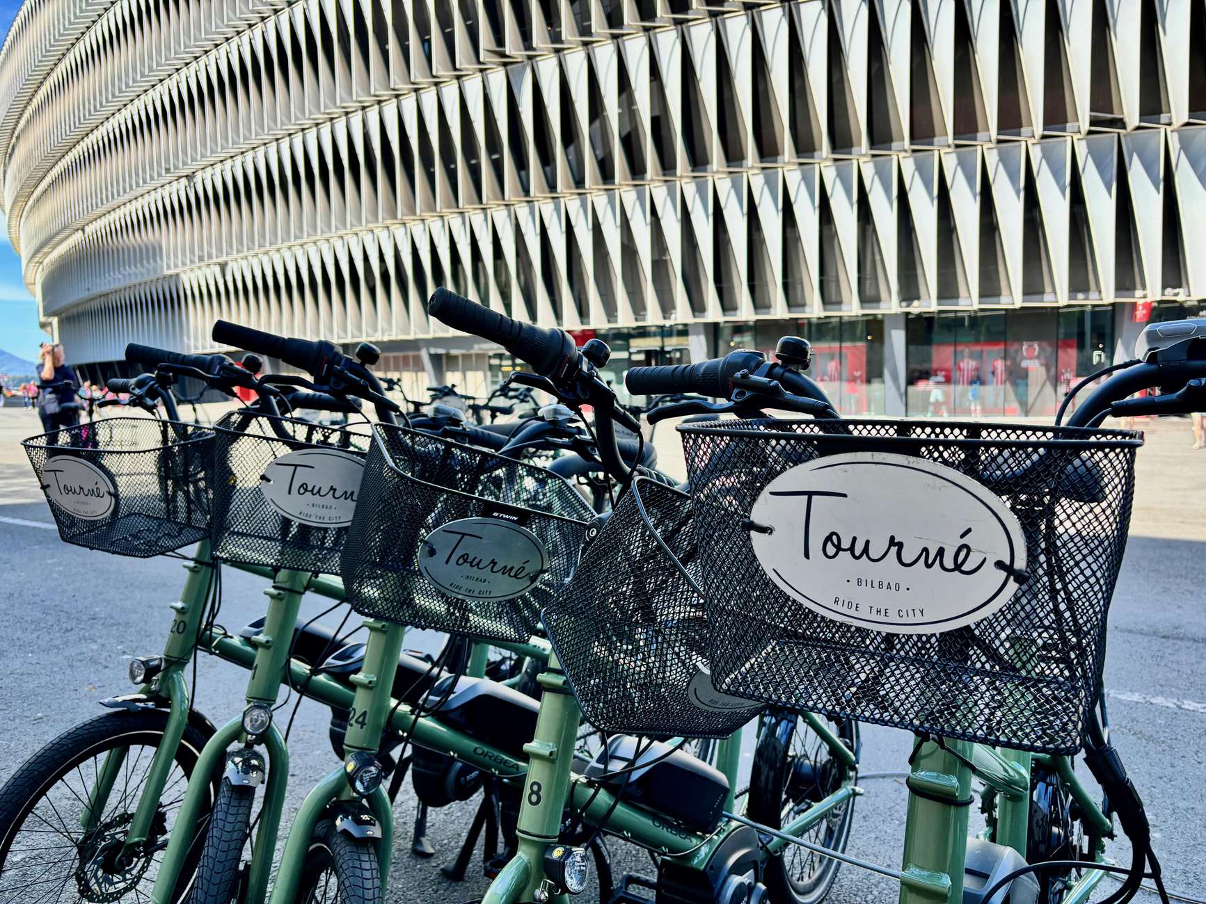 Panoramisch uitzicht over Bilbao tijdens e-bike tour