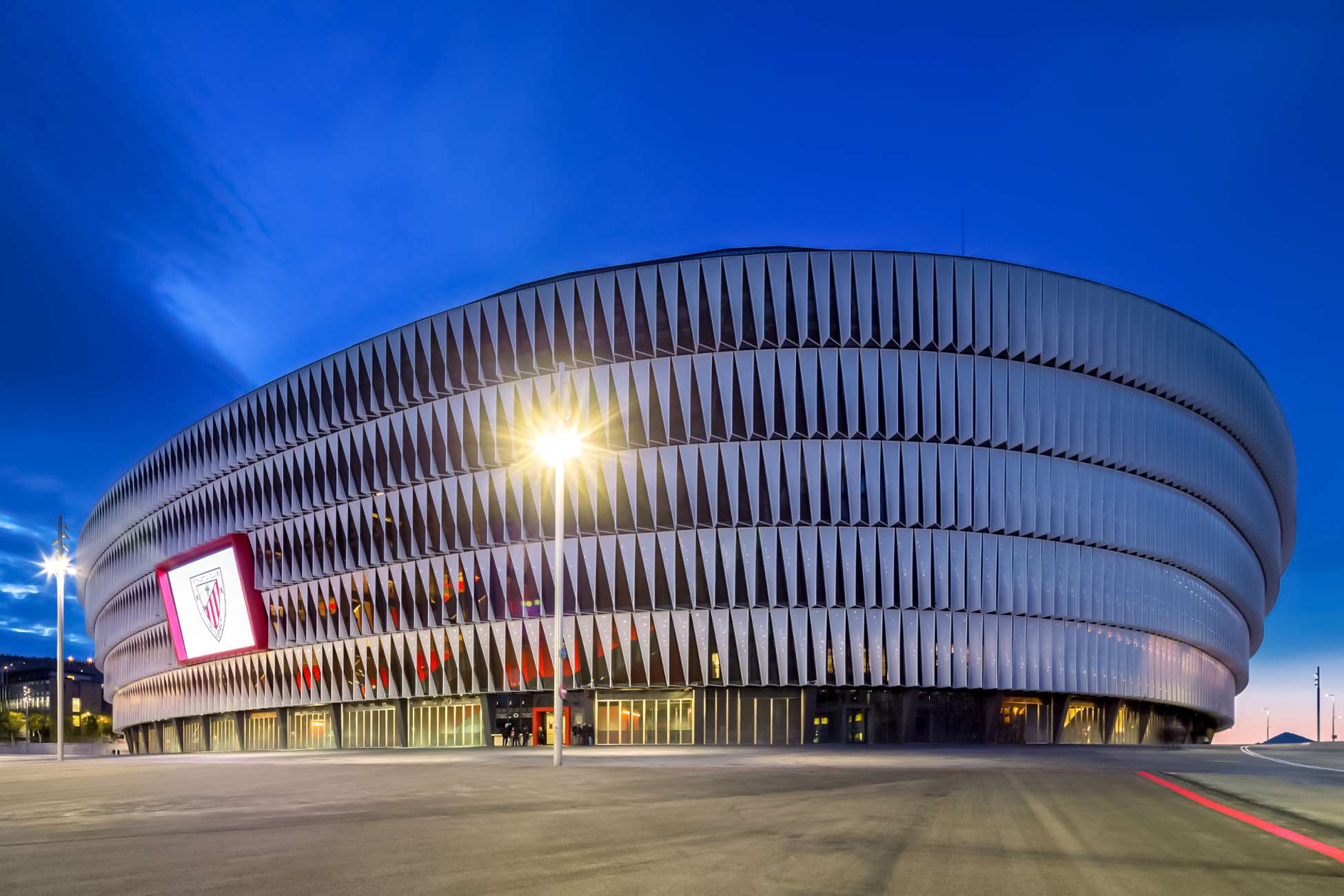 San Mamés museum met bekers en shirts