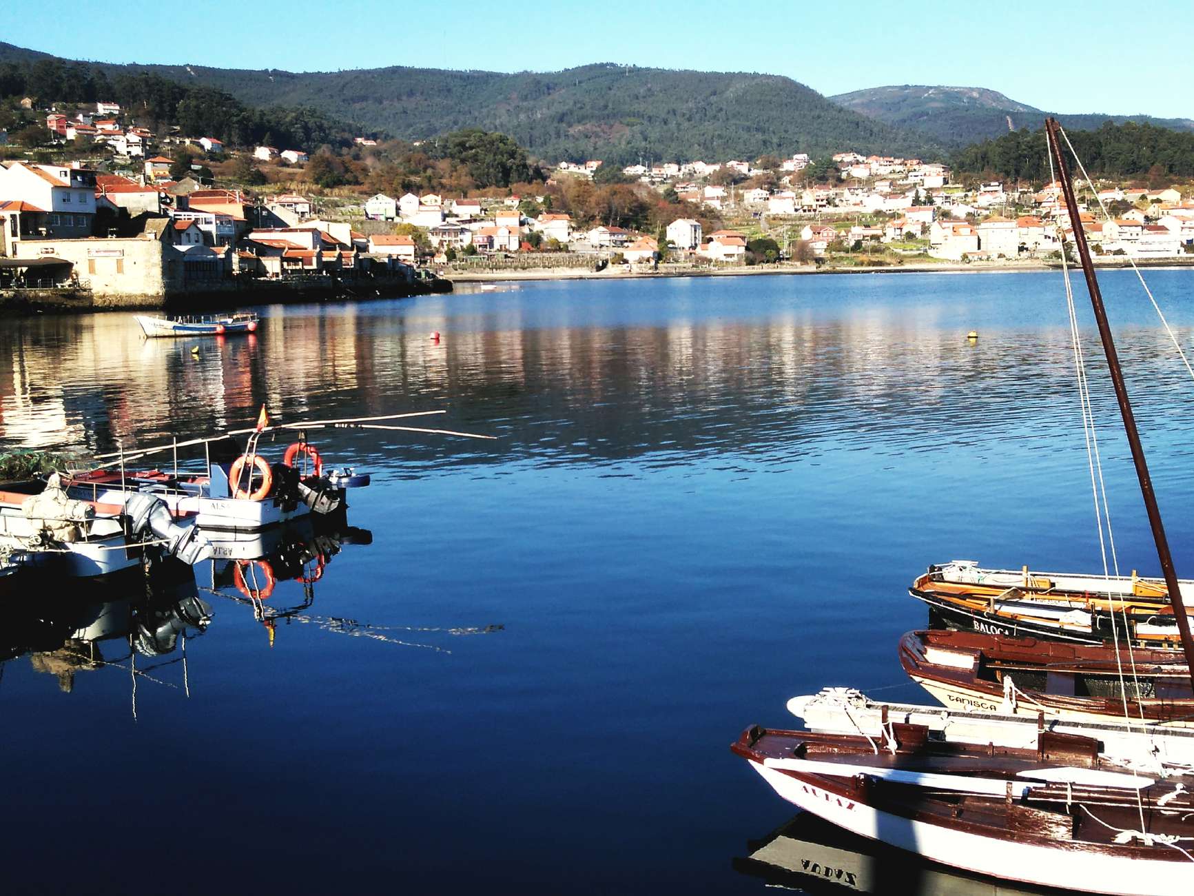 Kustlandschap en eilanden in de Rías Baixas tijdens een dagtour
