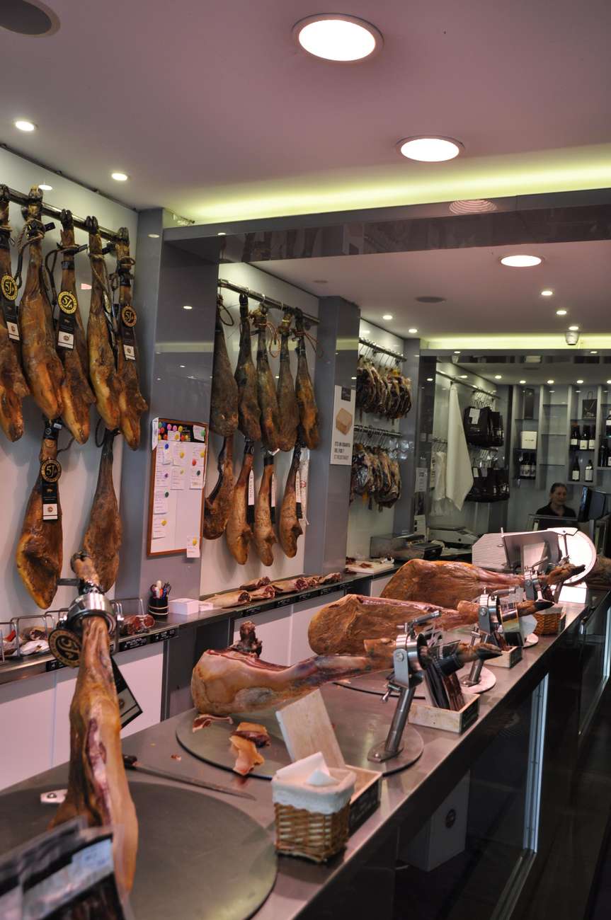 Proeverijen tijdens foodtour in Girona