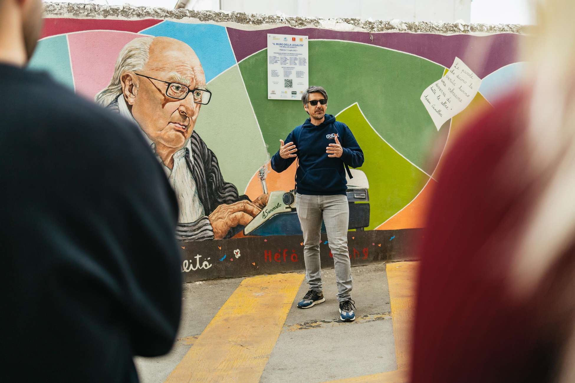Straatbeeld en gebouwen tijdens een No Mafia-wandeltour in Palermo