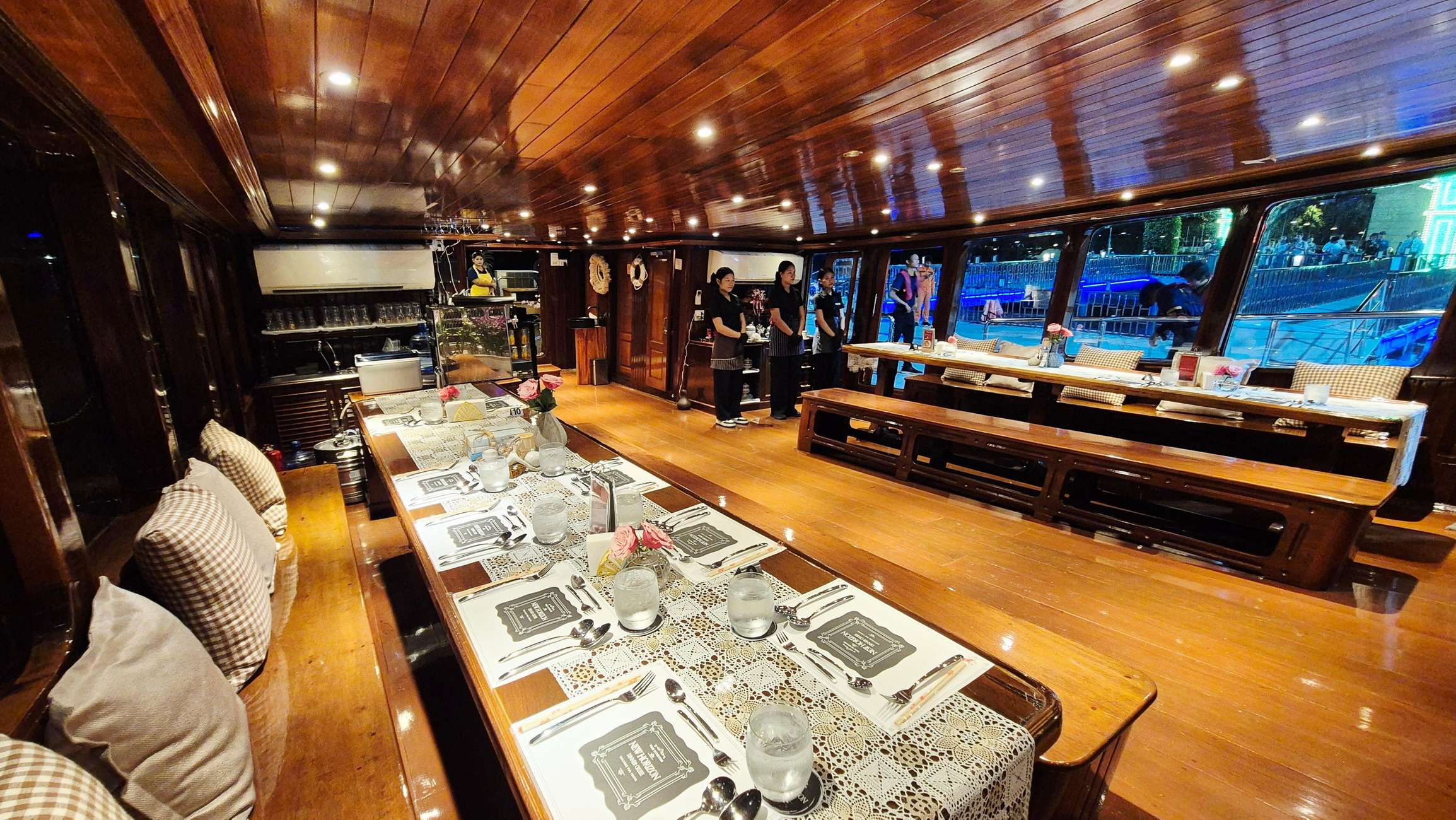 Dining on Horizon Yacht