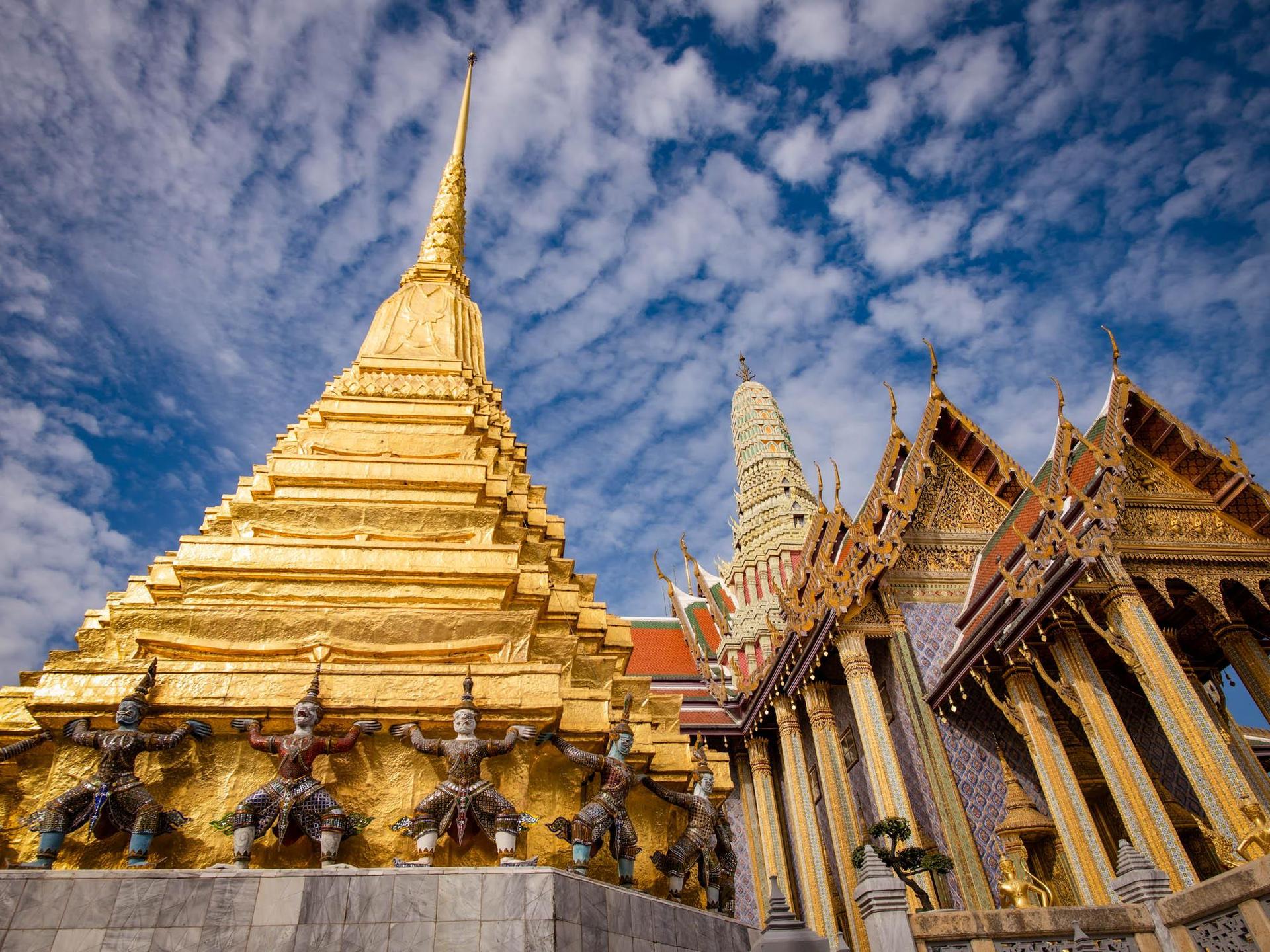 Bangkok: Grand Palace and Wat Phra Kaew Guided Walking Tour - Thumbnail 4