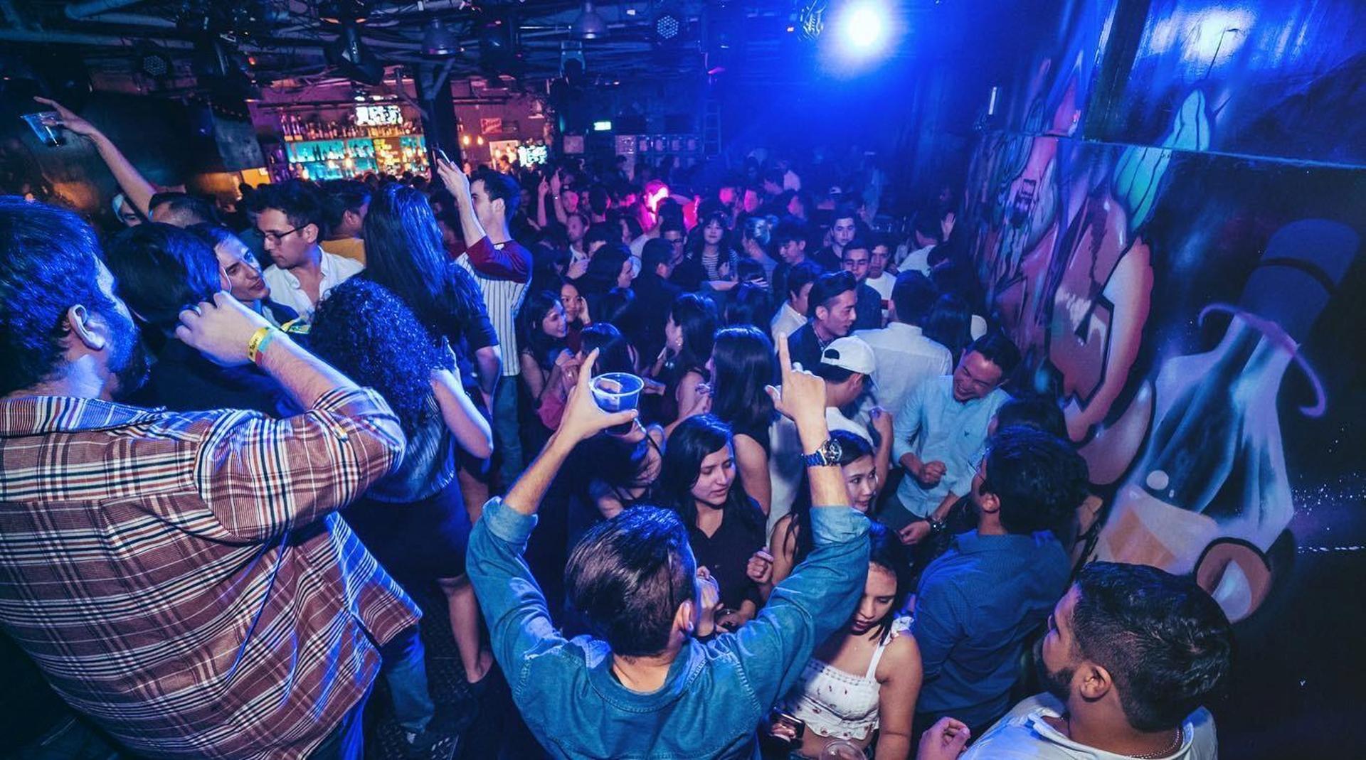 Taipei Nightlife: Taipei Pub Crawls (2 Different Routes) - Thumbnail 6