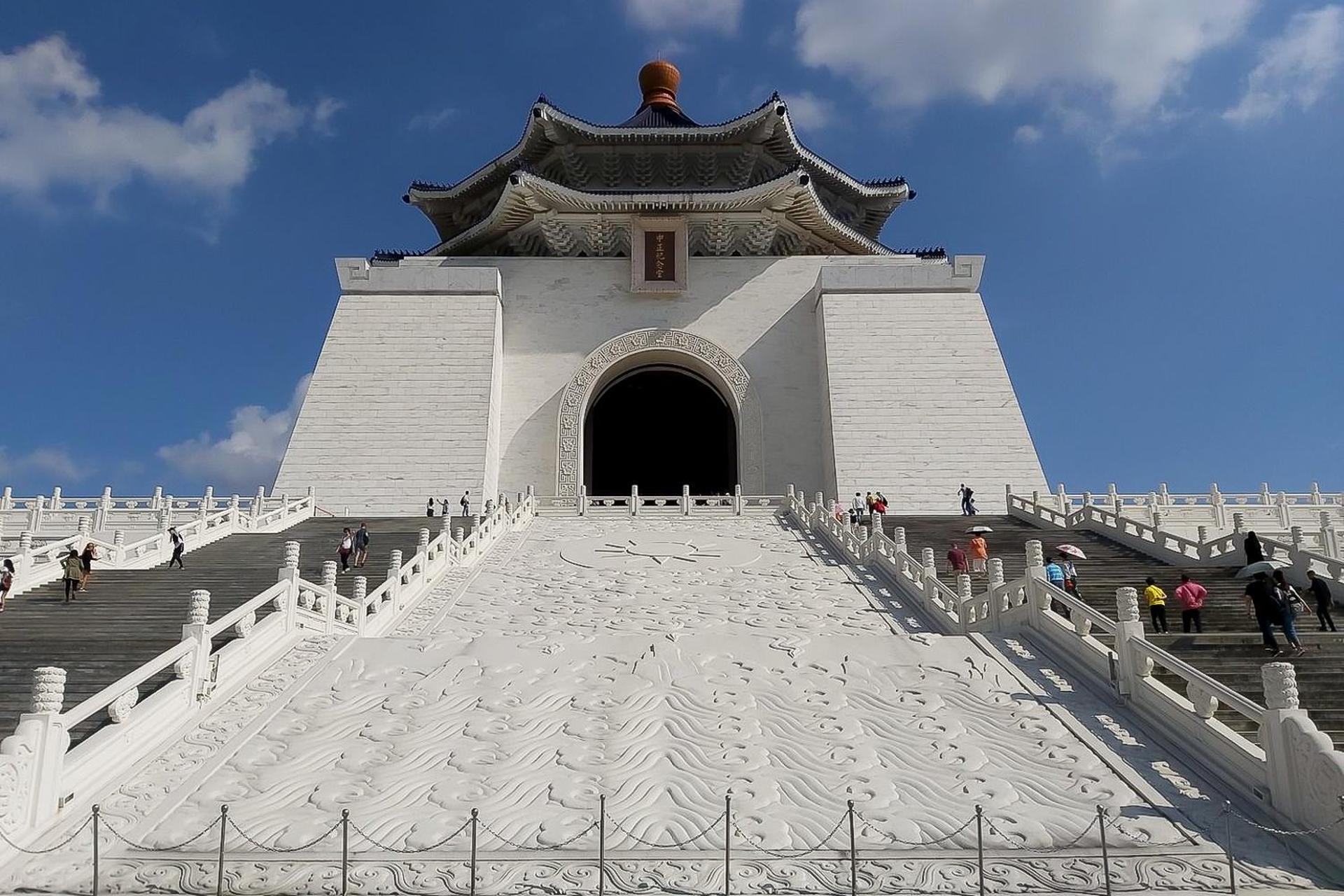 Taipei: Morning City Tour with National Palace Museum Entry - Thumbnail 10