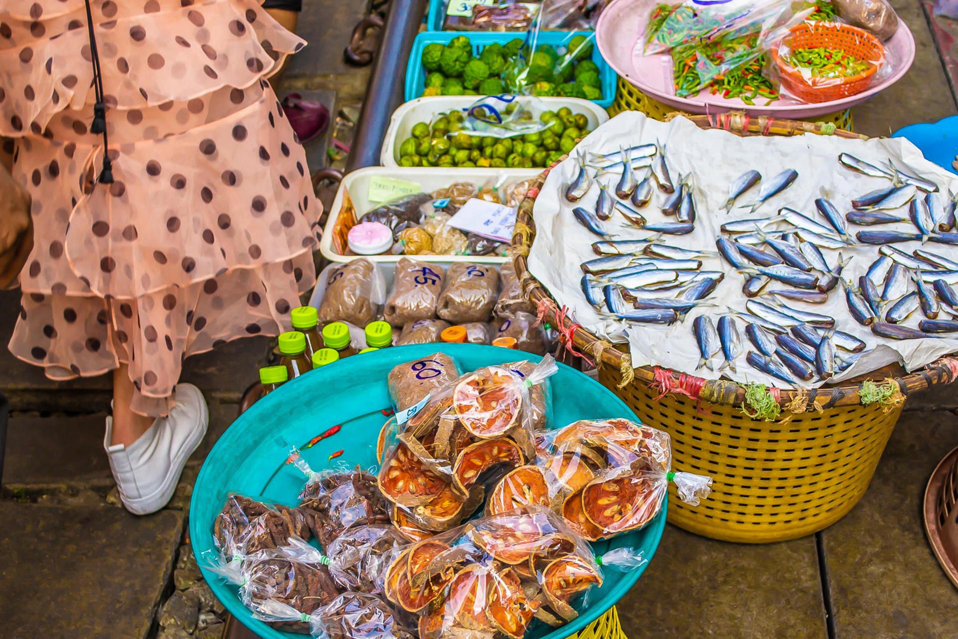 Bangkok: Damnoen Saduak Market and Maeklong Railway Market - Thumbnail 9