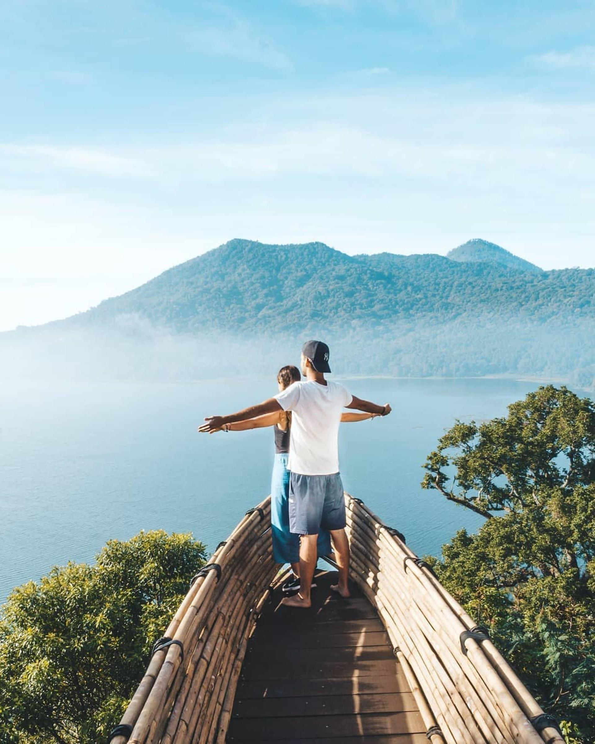 North Bali: Ulun Danu, Waterfalls, Swing and Monkey Forest - Thumbnail 8