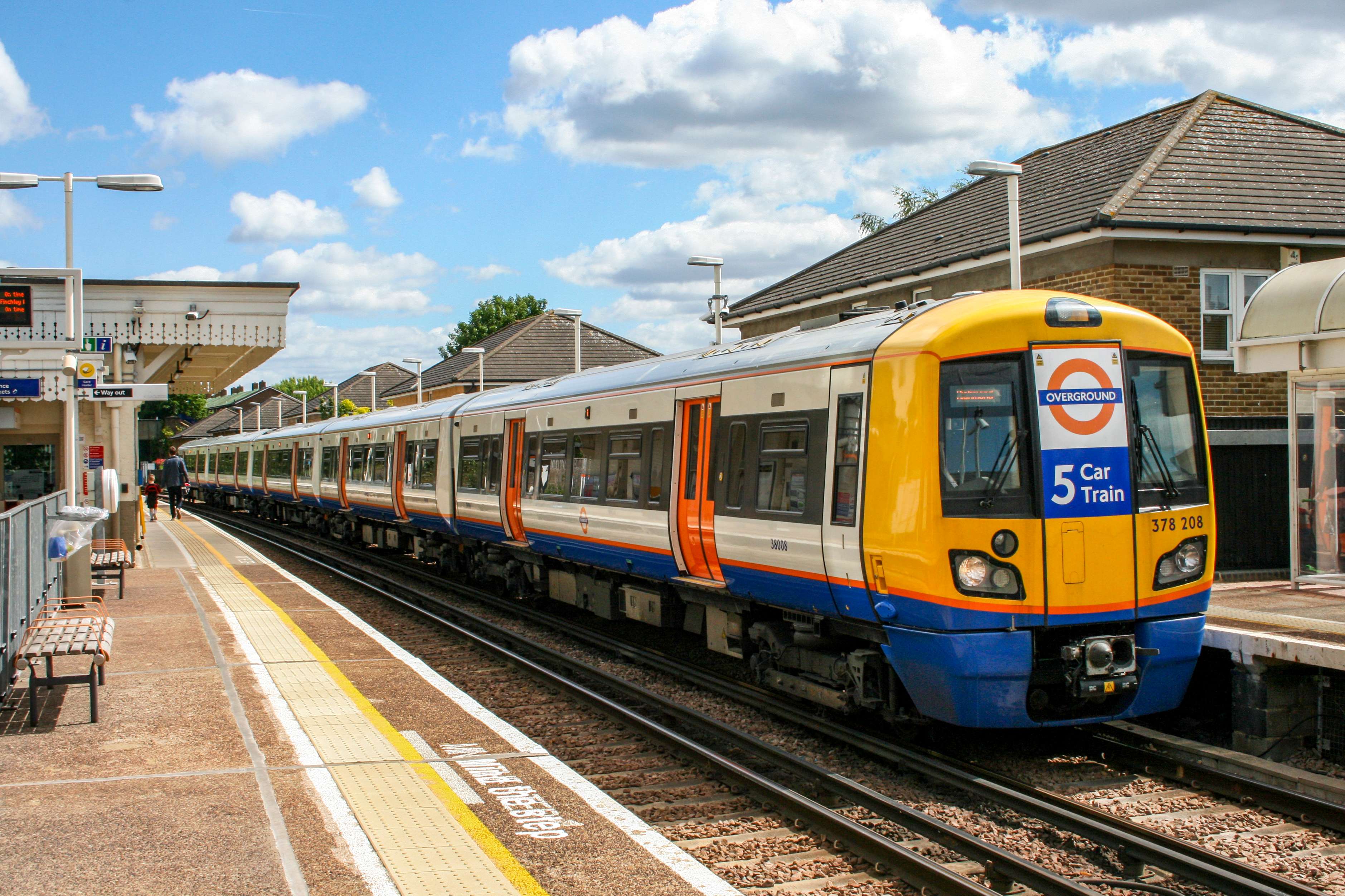 Best Way to Get Around London: Tubes, Buses, and More