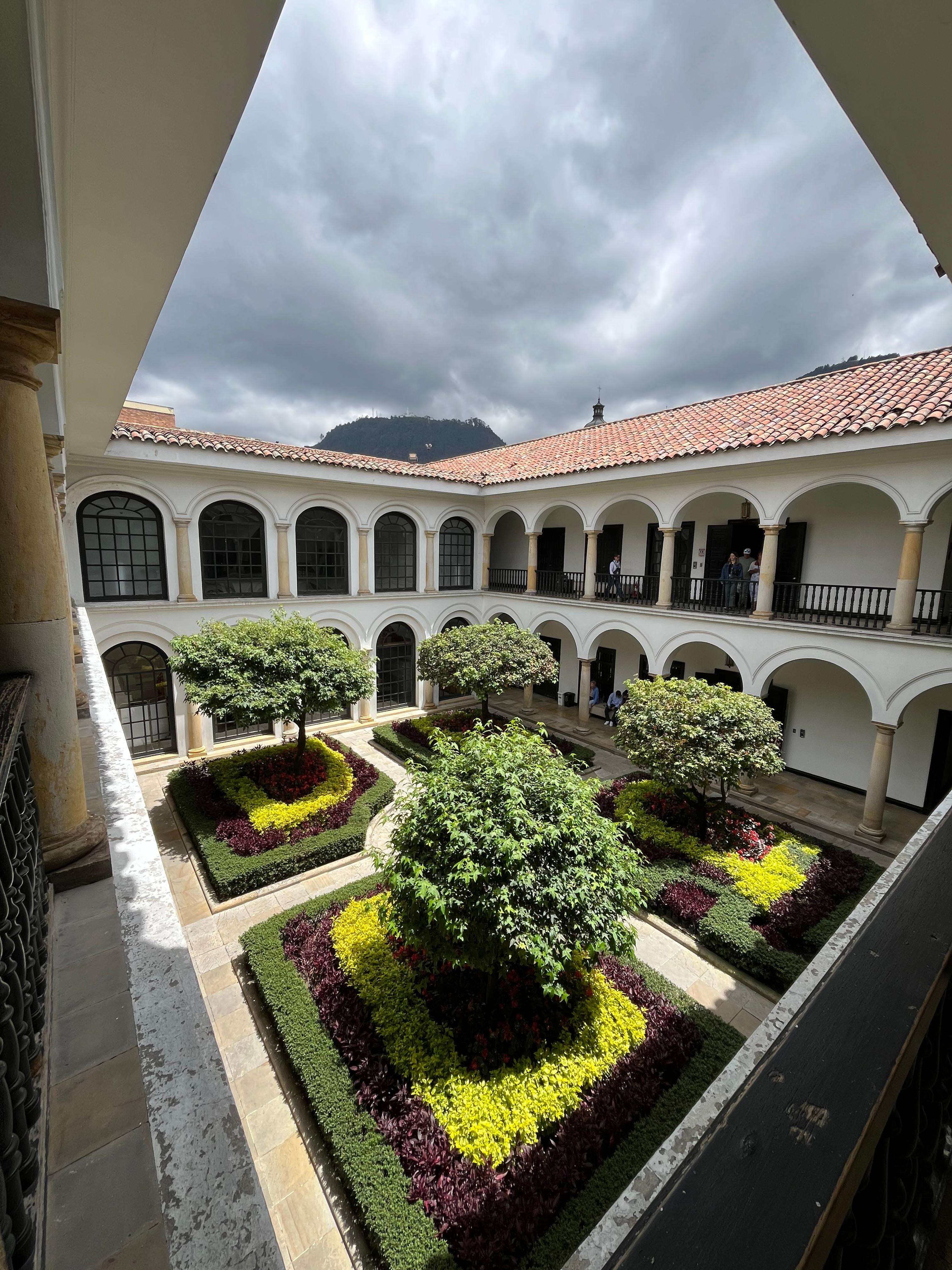 Colagem de mídia