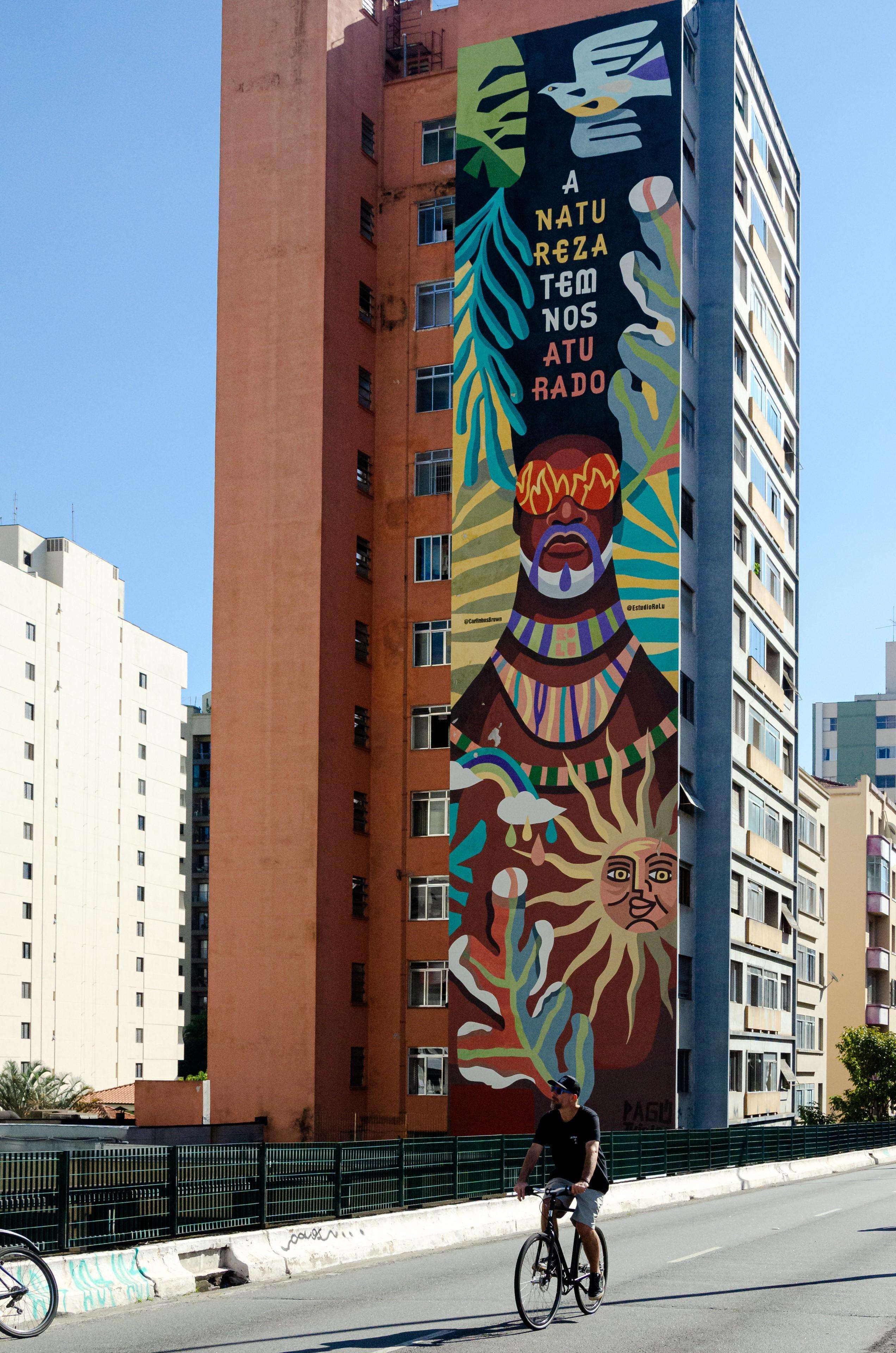 Colagem de mídia