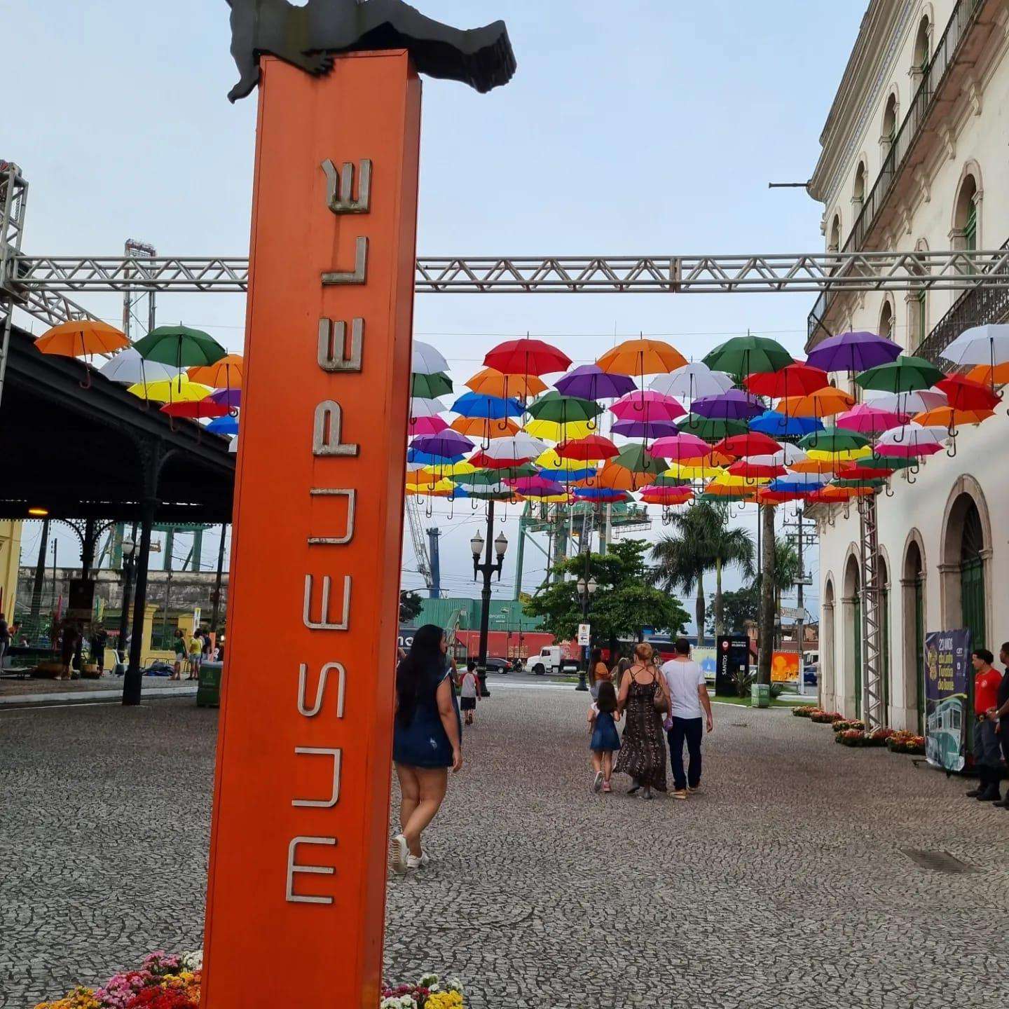 Colagem de mídia