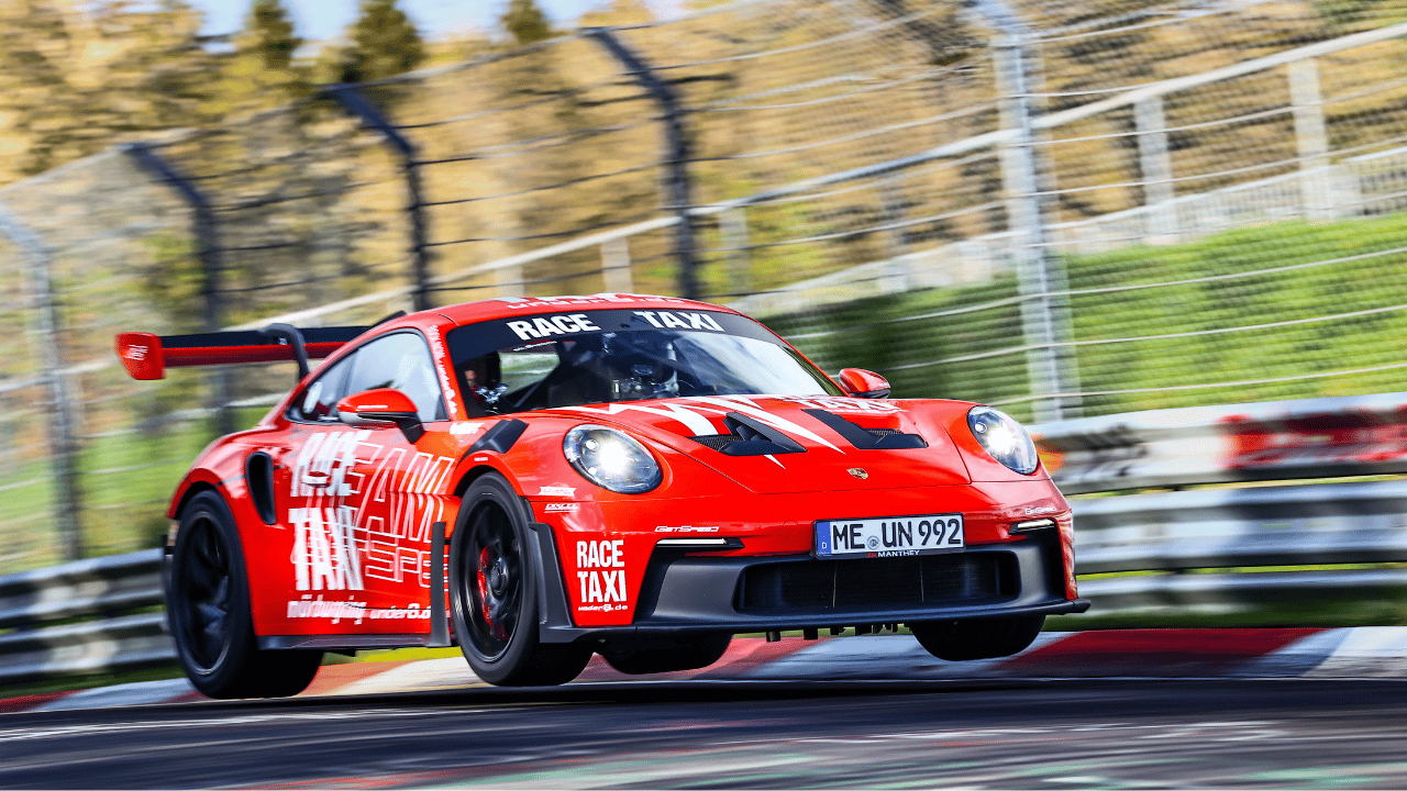 ニュルブルクリンク北コース：ポルシェ 911 GT3 RS の副操縦士