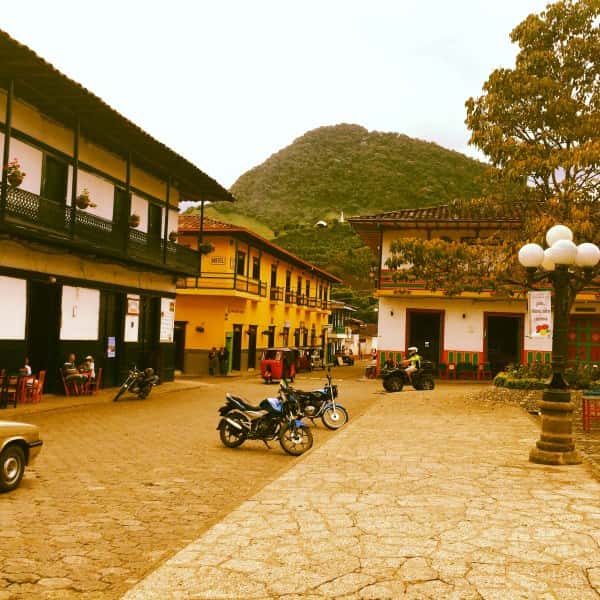 Colagem de mídia