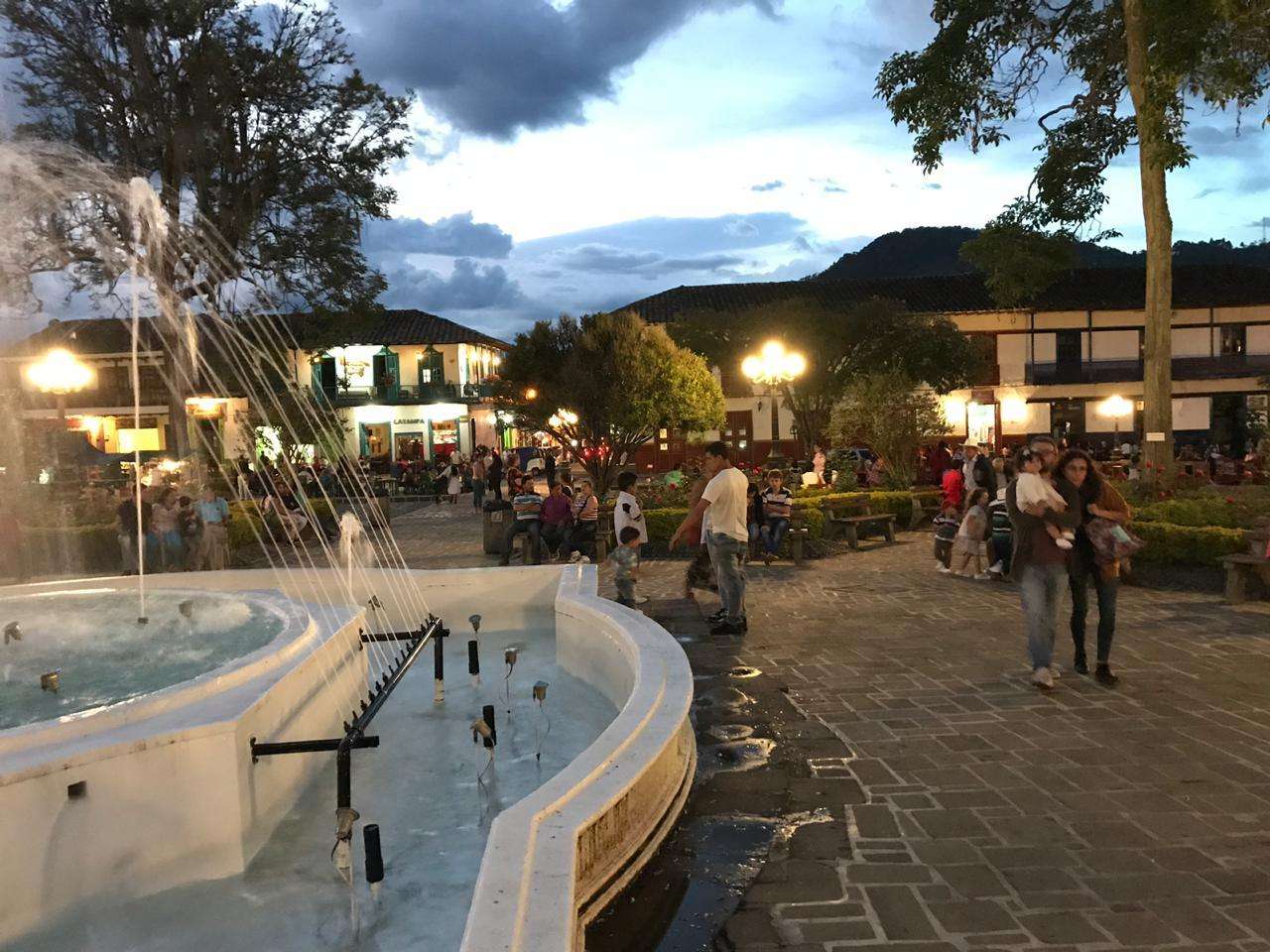 Colagem de mídia
