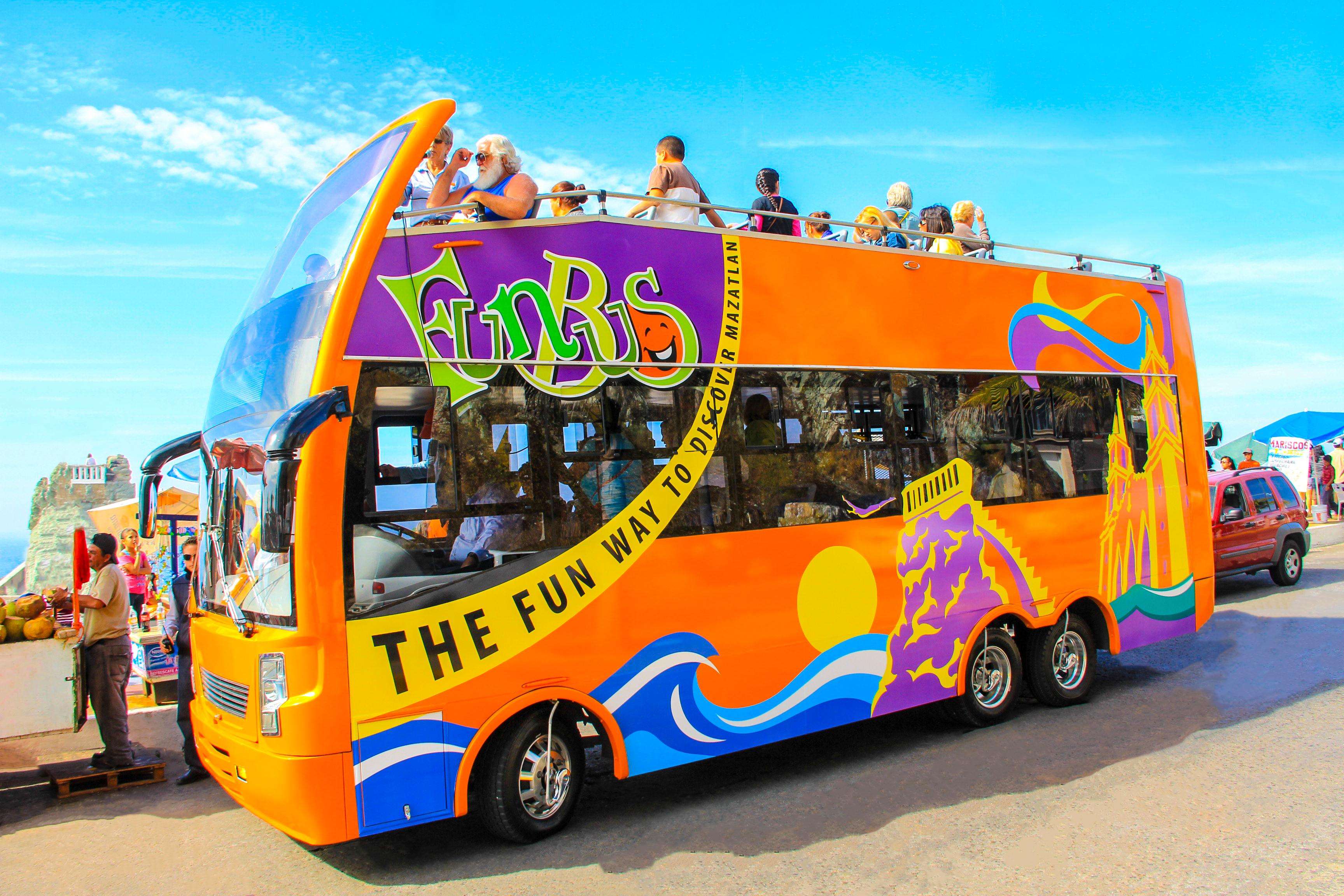 Double-Decker Bus, Cliff Diving & Walking Tour in this destination