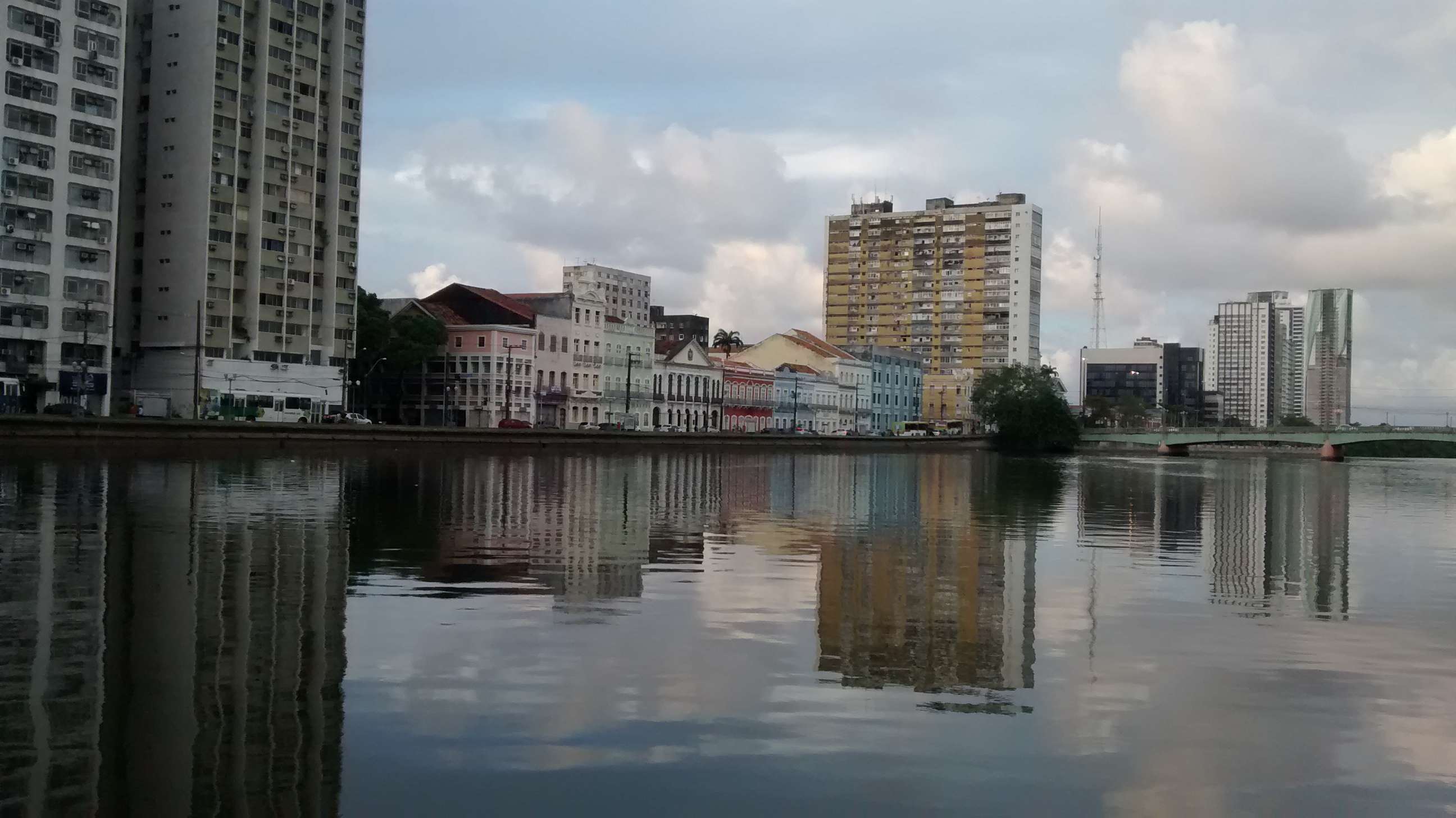 Colagem de mídia