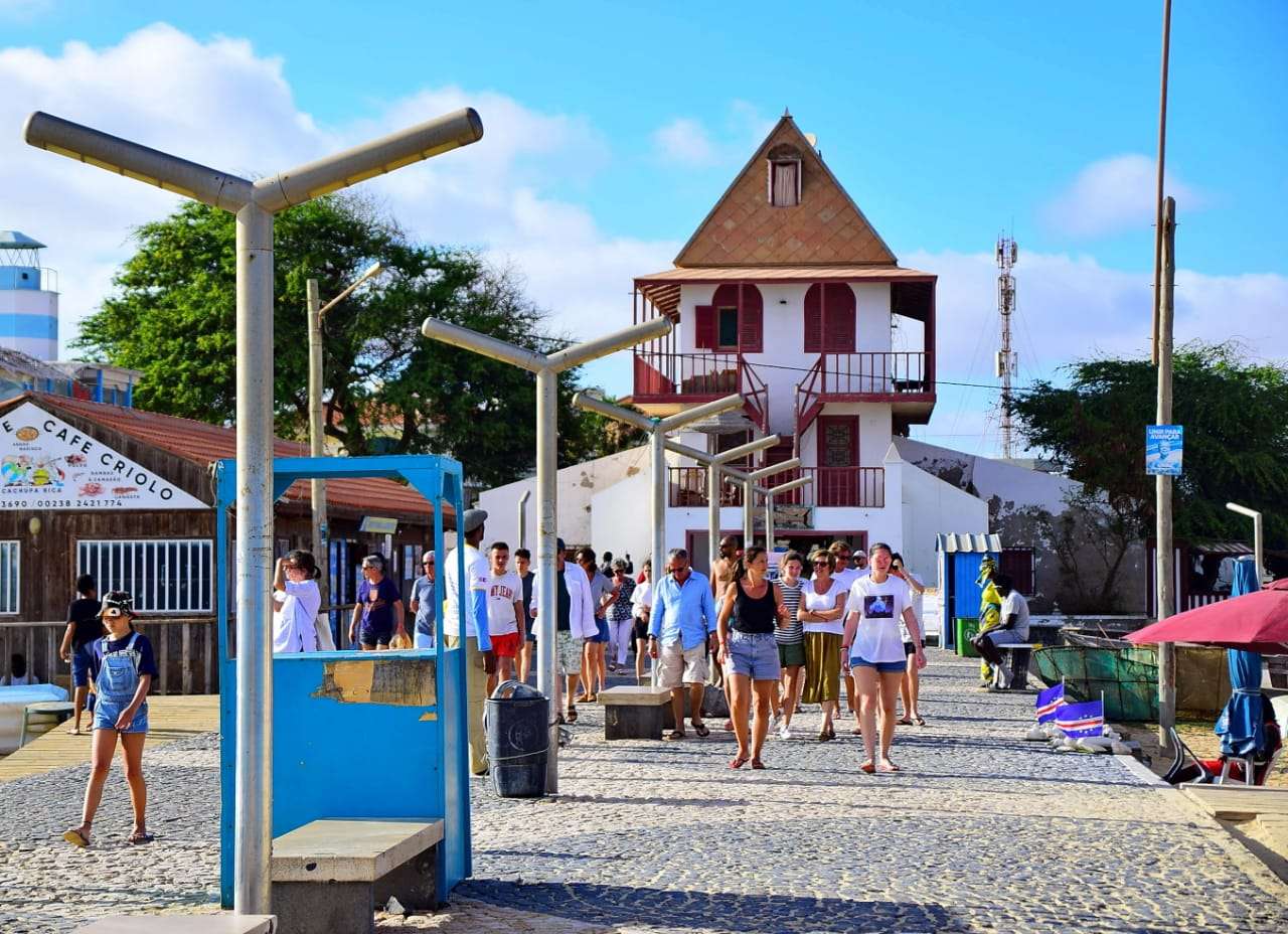 Colagem de mídia