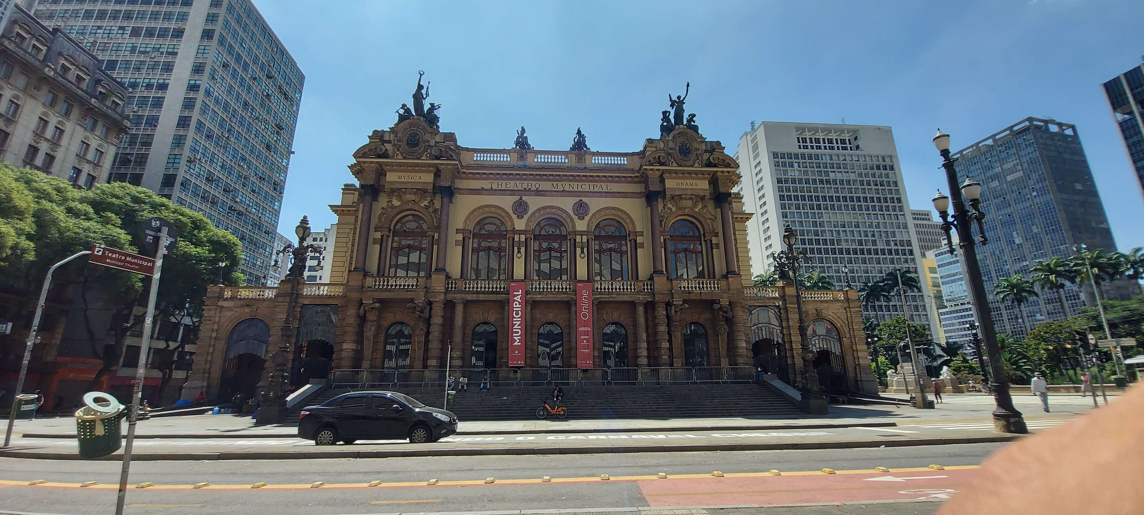 Colagem de mídia