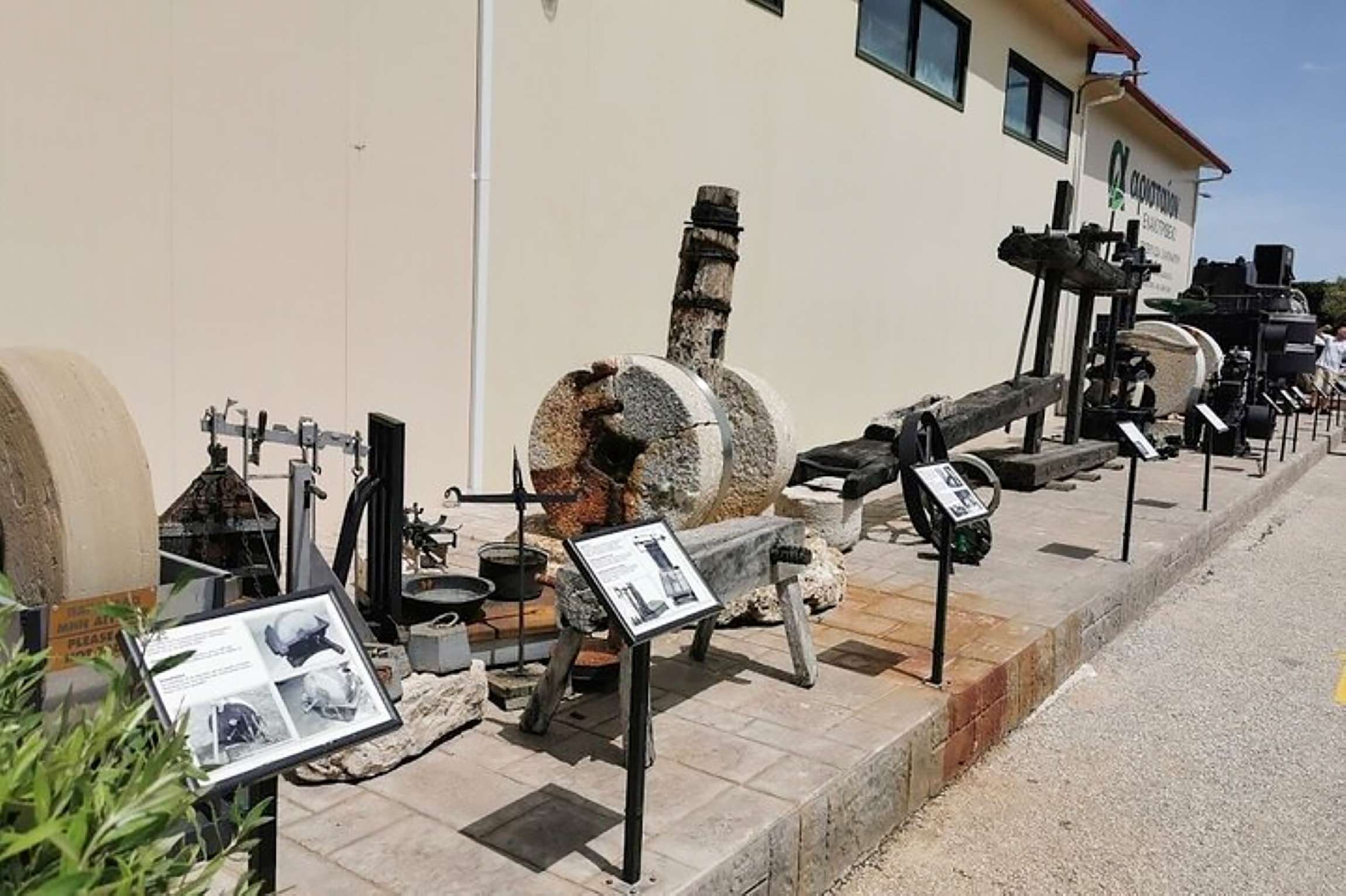 Colagem de mídia