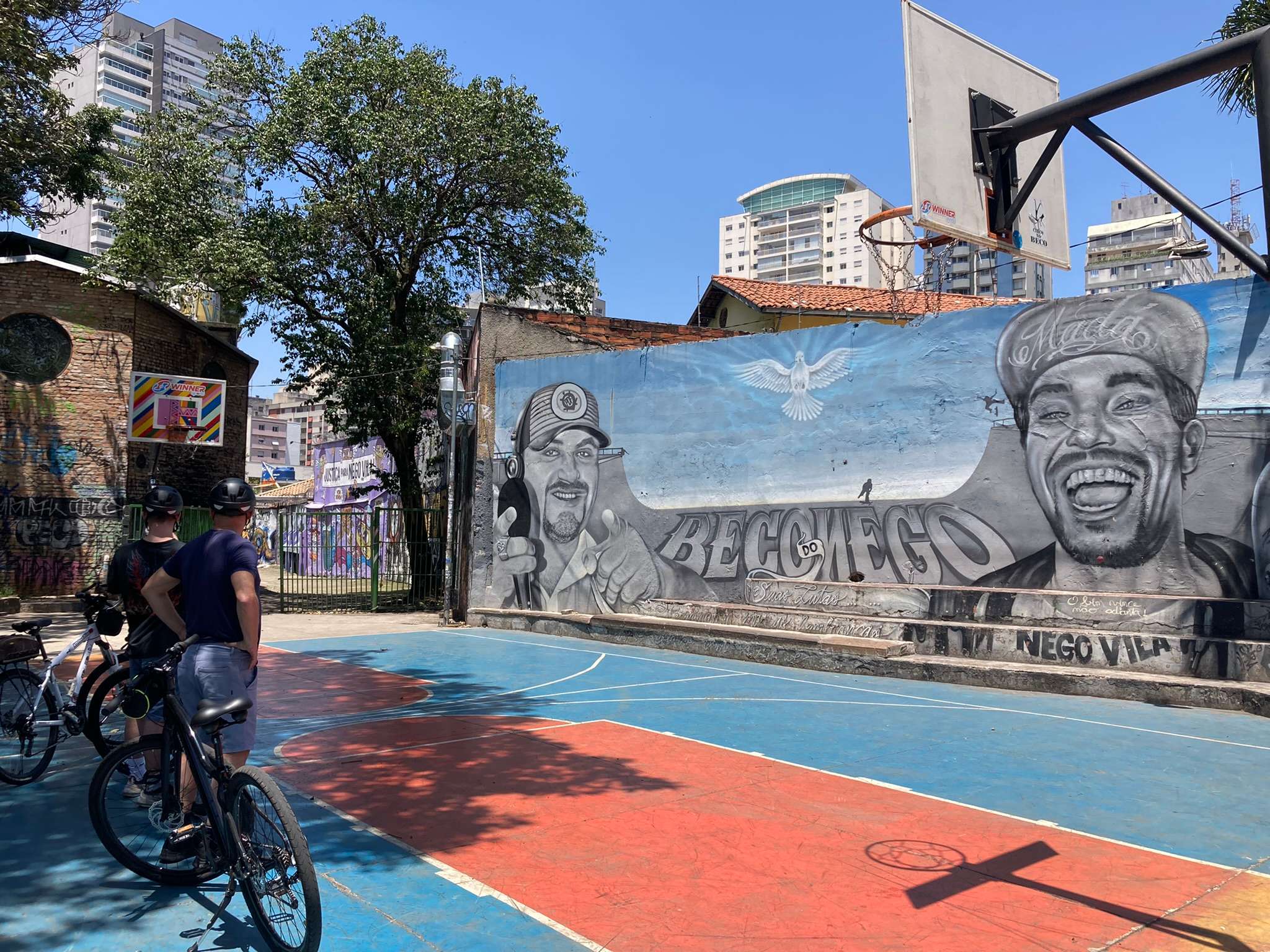 Colagem de mídia