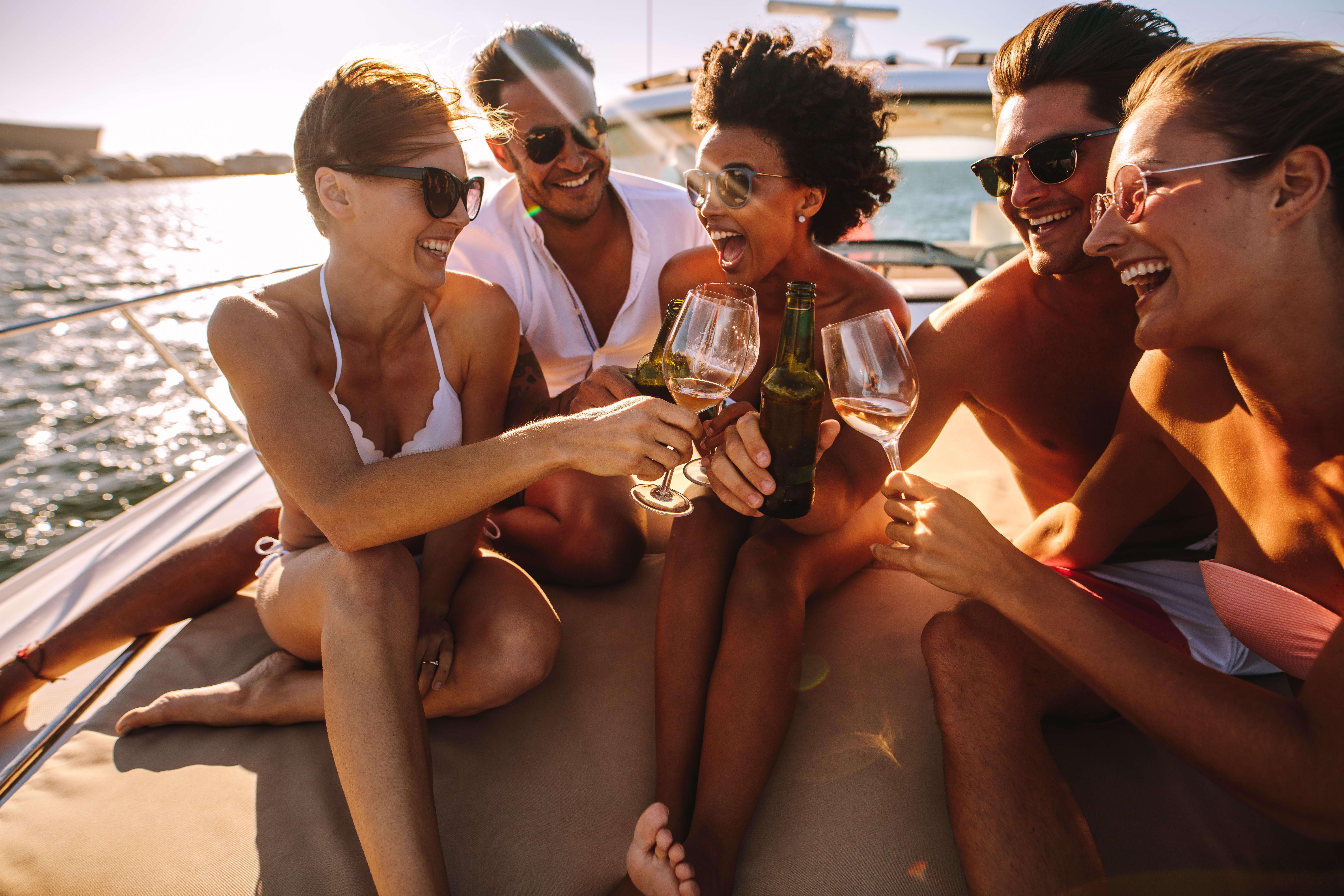 Sunset boat tour on the Amalfi Coast with drinks and fruit
