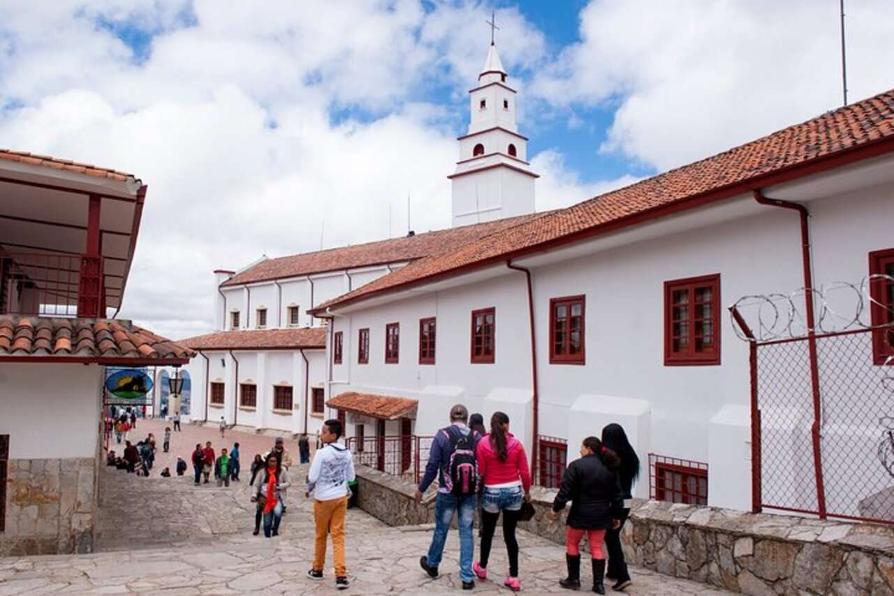 Colagem de mídia