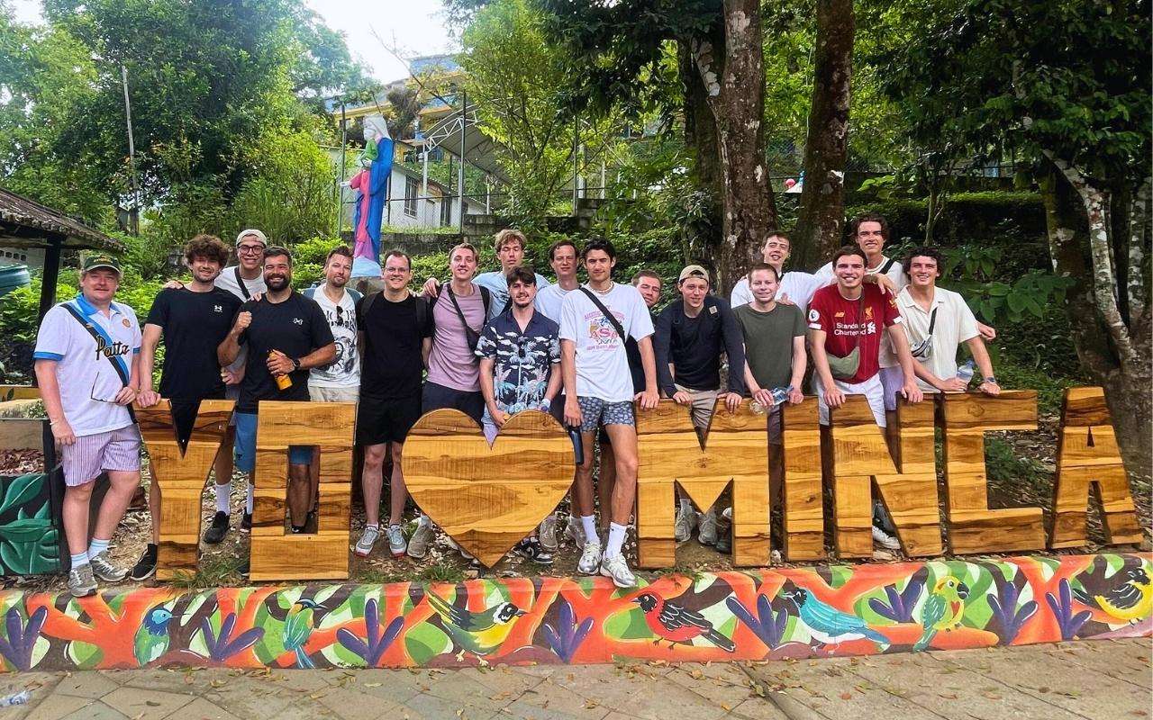 Colagem de mídia