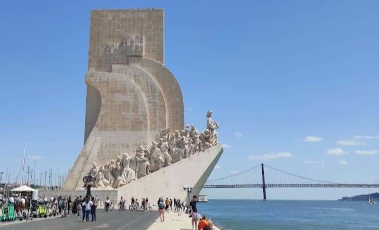 Colagem de mídia
