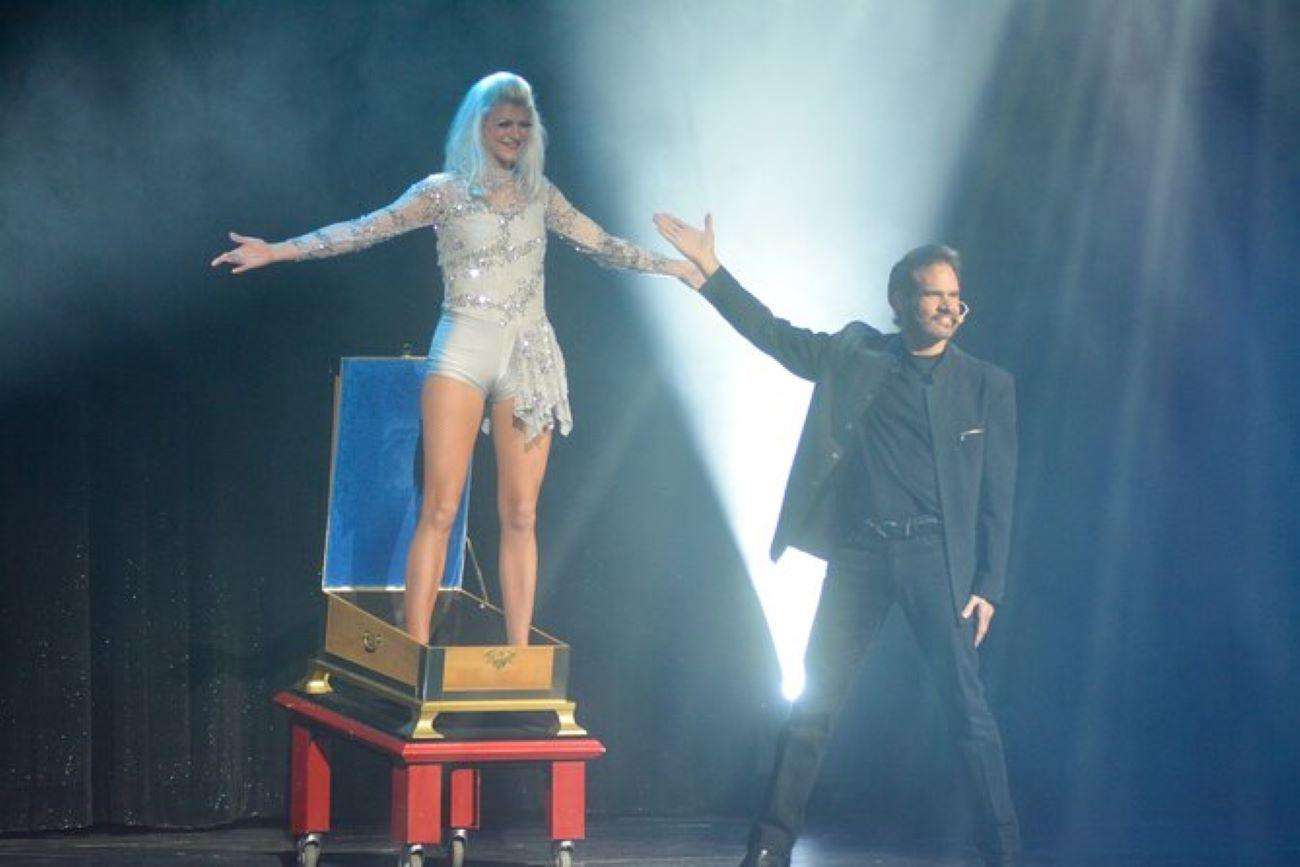 【人気No.1】 Branson: Cabaret Comedy Magic Dinner Show | GetYourGuide ミュージック