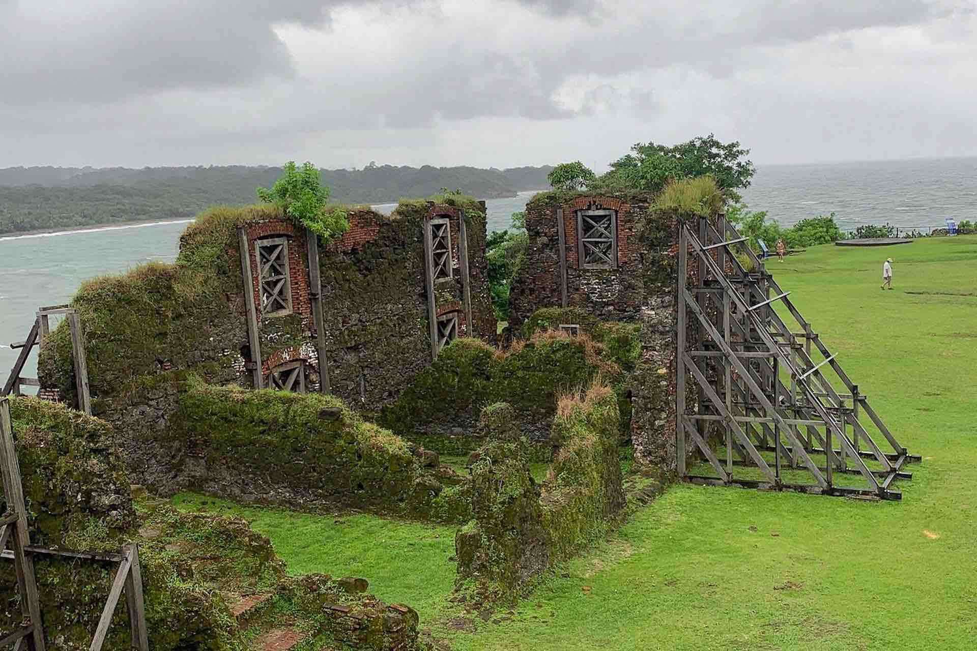 Colagem de mídia