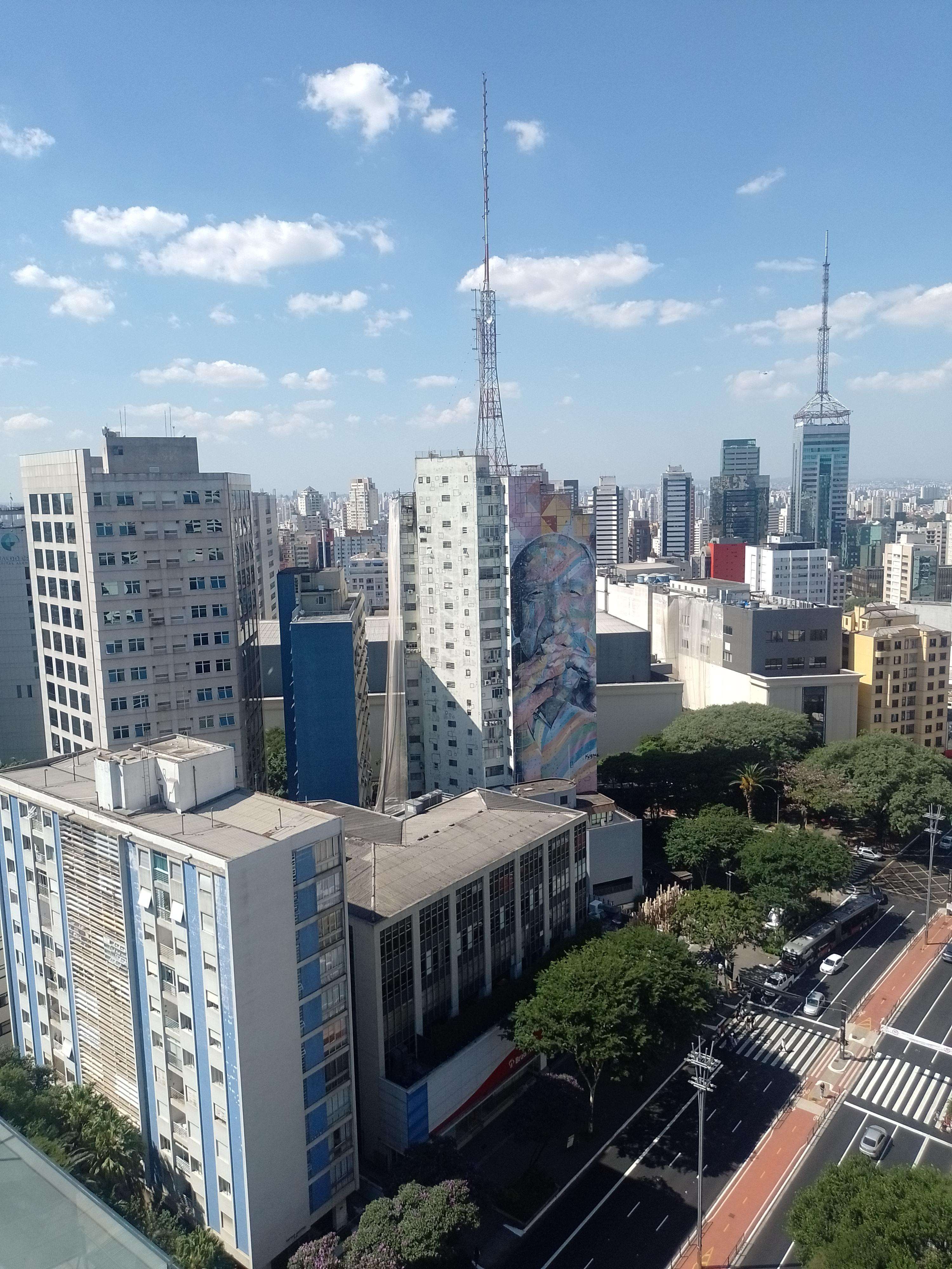 Colagem de mídia
