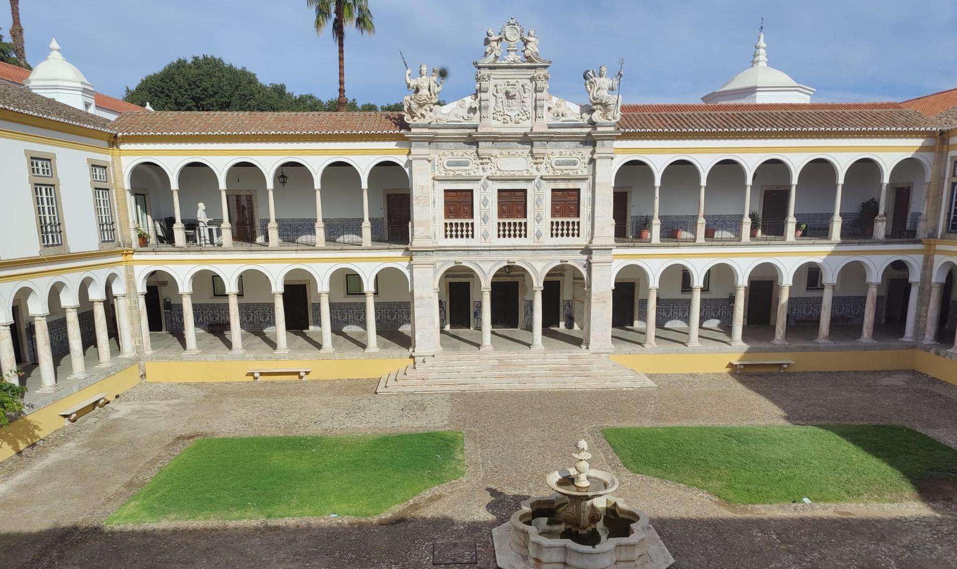 Colagem de mídia
