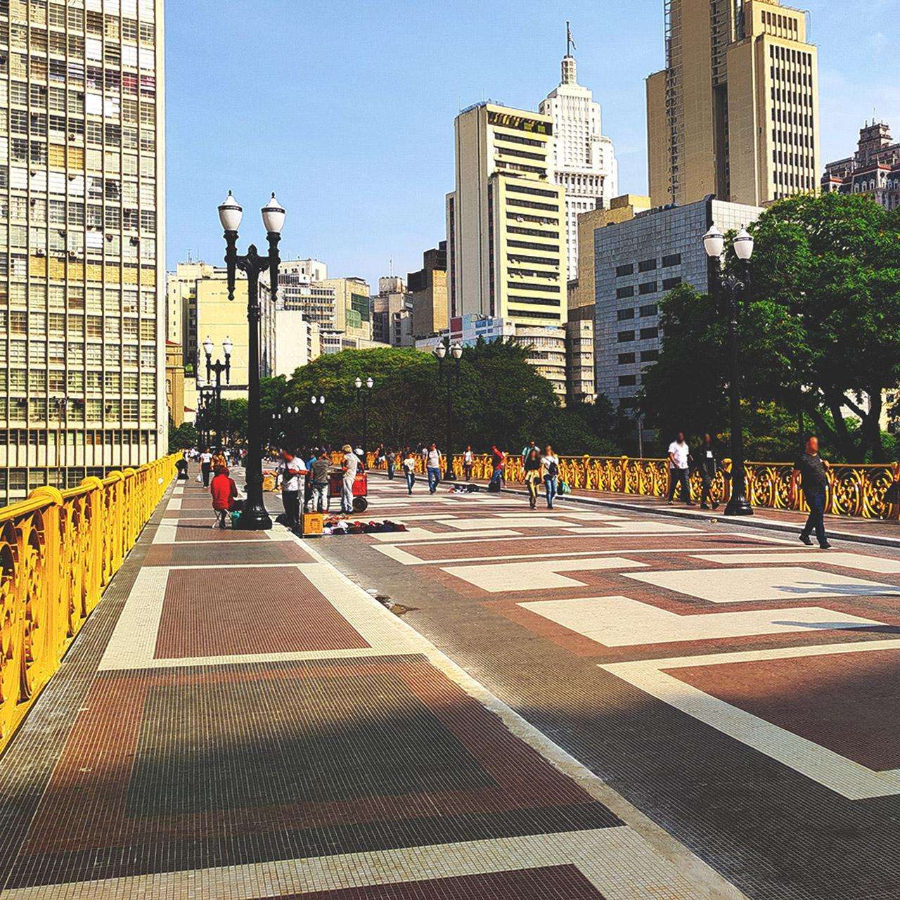 Colagem de mídia