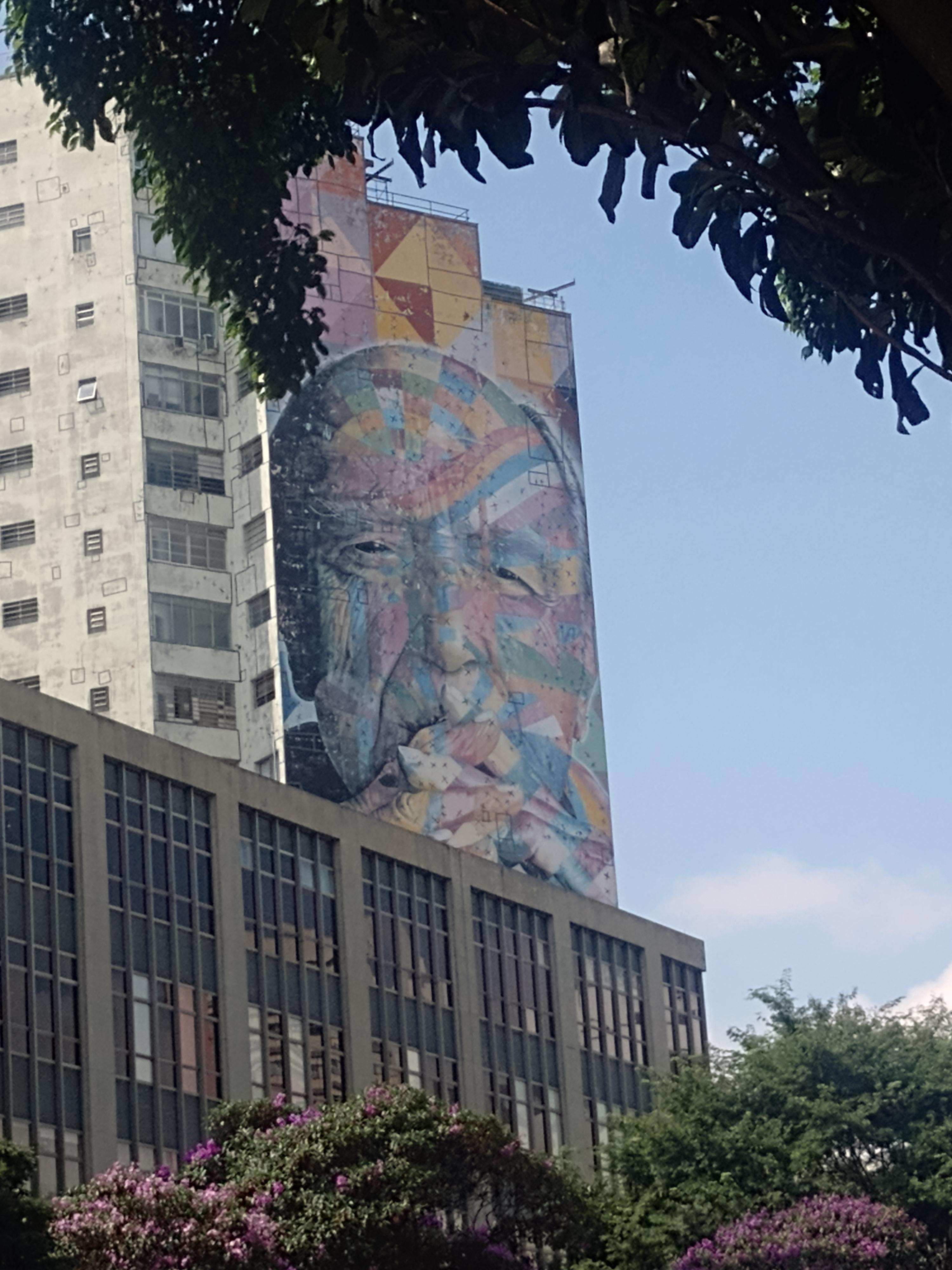 Colagem de mídia