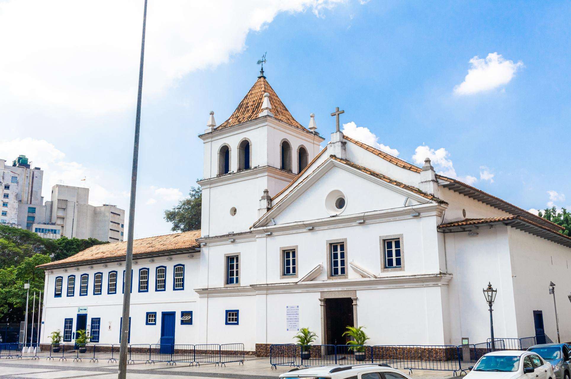Colagem de mídia