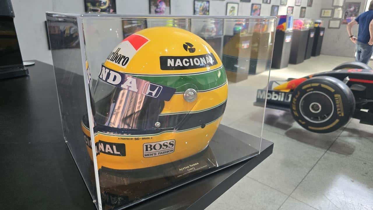 Colagem de mídia