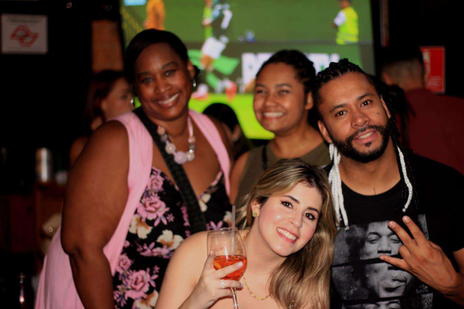 Colagem de mídia