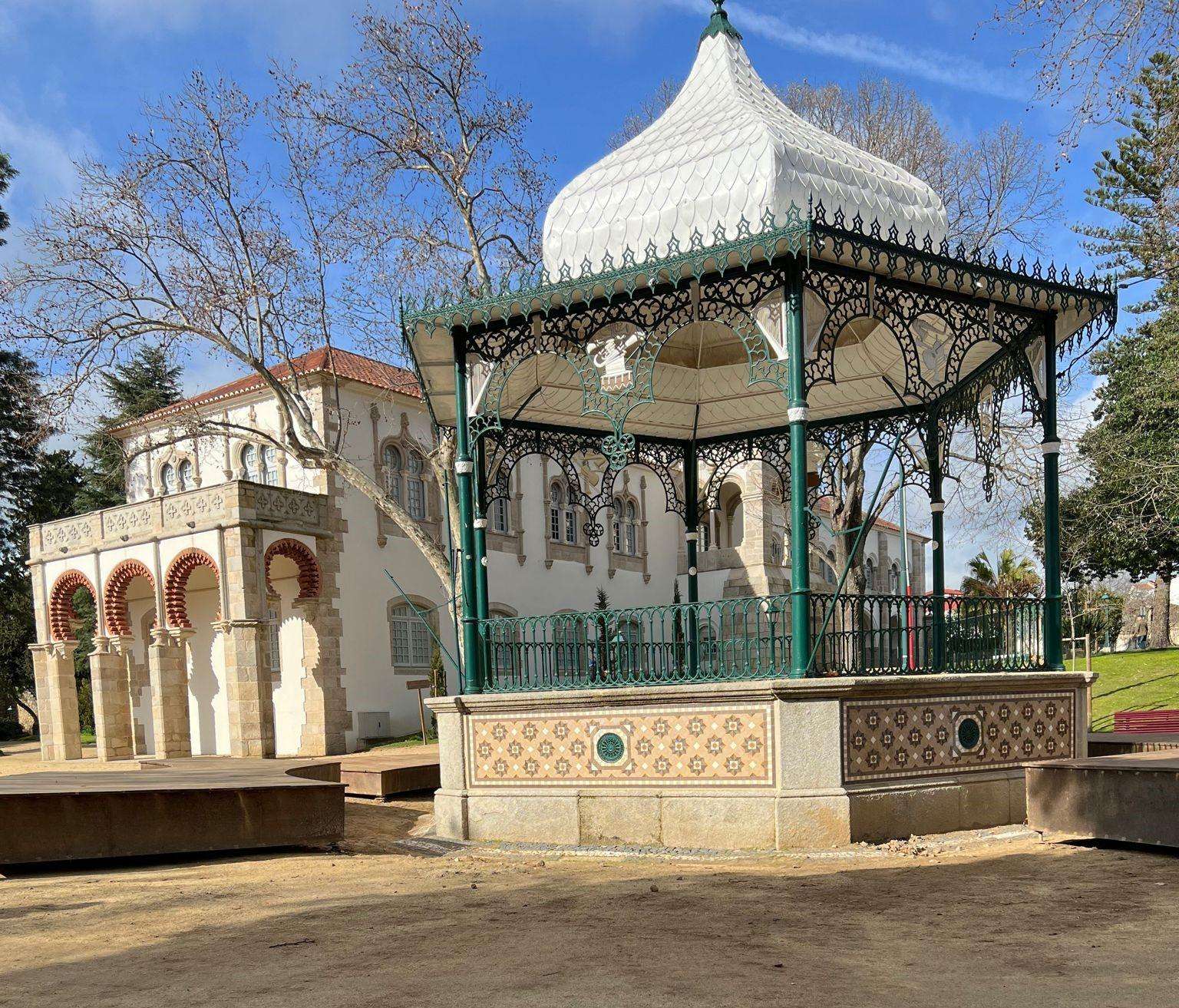 Colagem de mídia