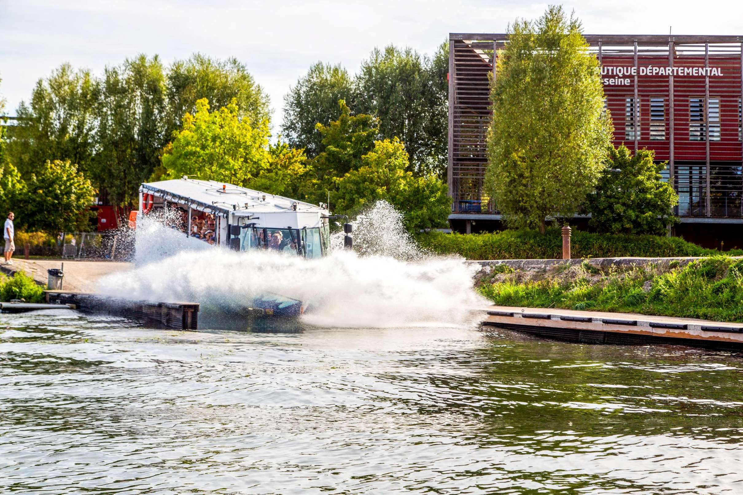 Bus amphibie Les Canards de Paris visite de la ville puis mise a l eau sur la Seine
