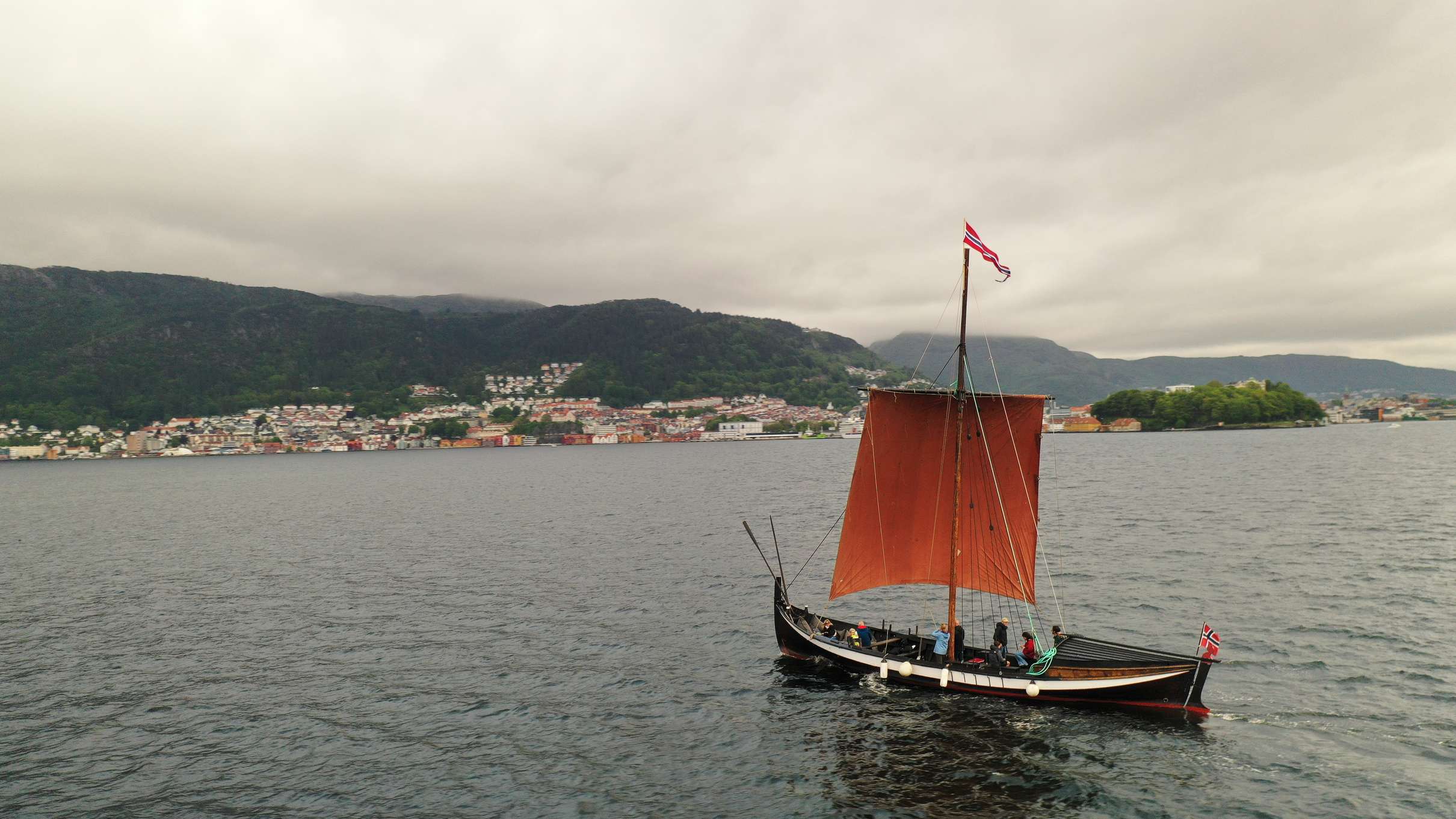 Navigation en bateau viking traditionnel à Bergen