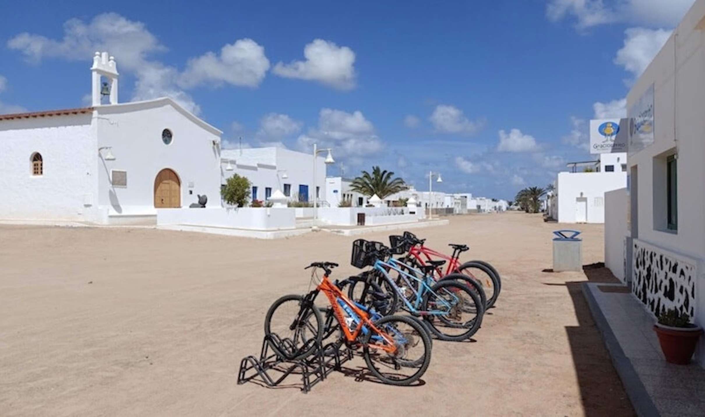 Alquiler de bicicletas y bicicletas eléctricas en la isla de La Graciosa con YOTOMU en la tienda Gracioserito