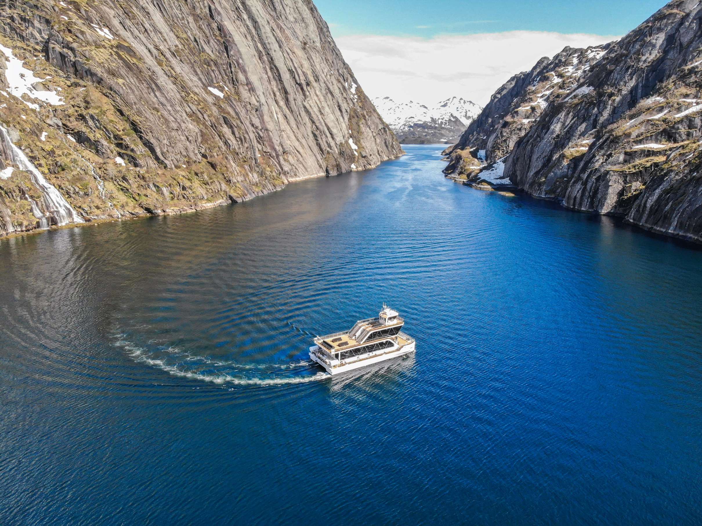Croisière silencieuse dans le Trollfjord aux Lofoten