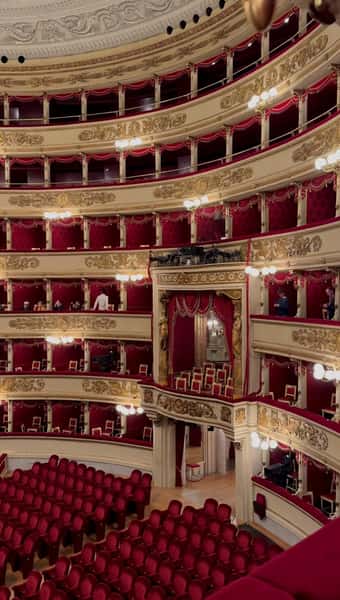 ミラノ：スカラ座 優先入場ガイド付きツアー | GetYourGuide